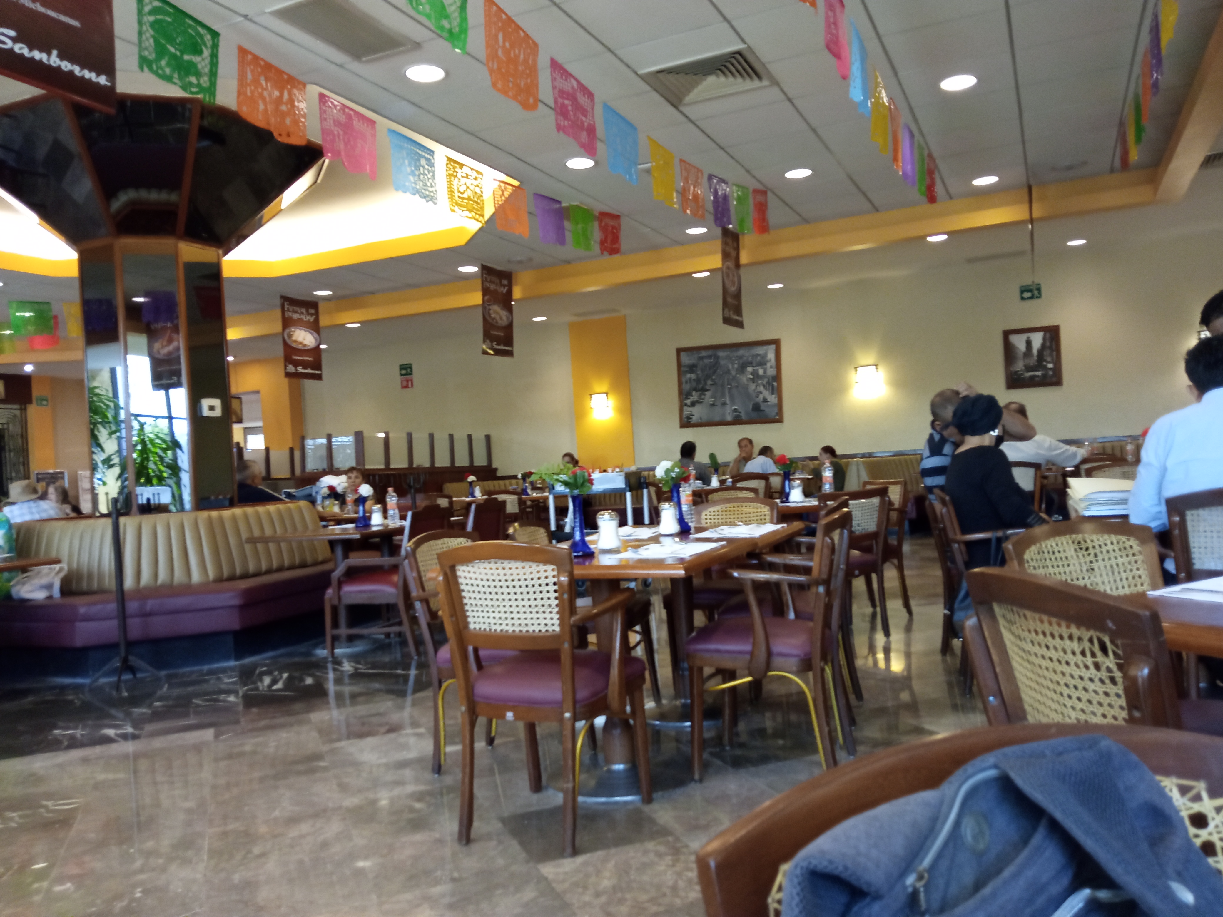 Sanborns Mexicali | Restaurante, Tienda y Farmacia image 9