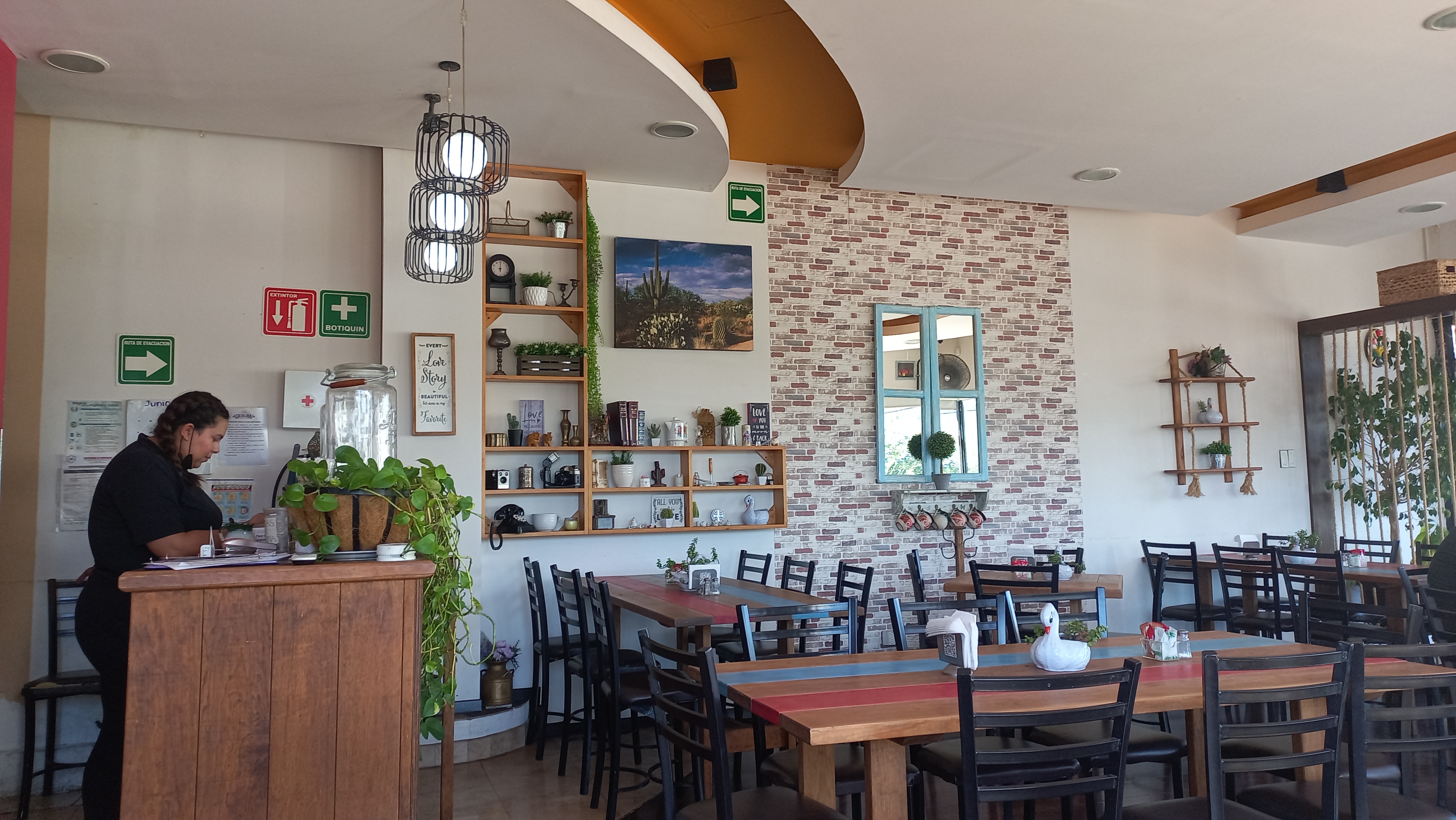 Catalina Restaurante image 3