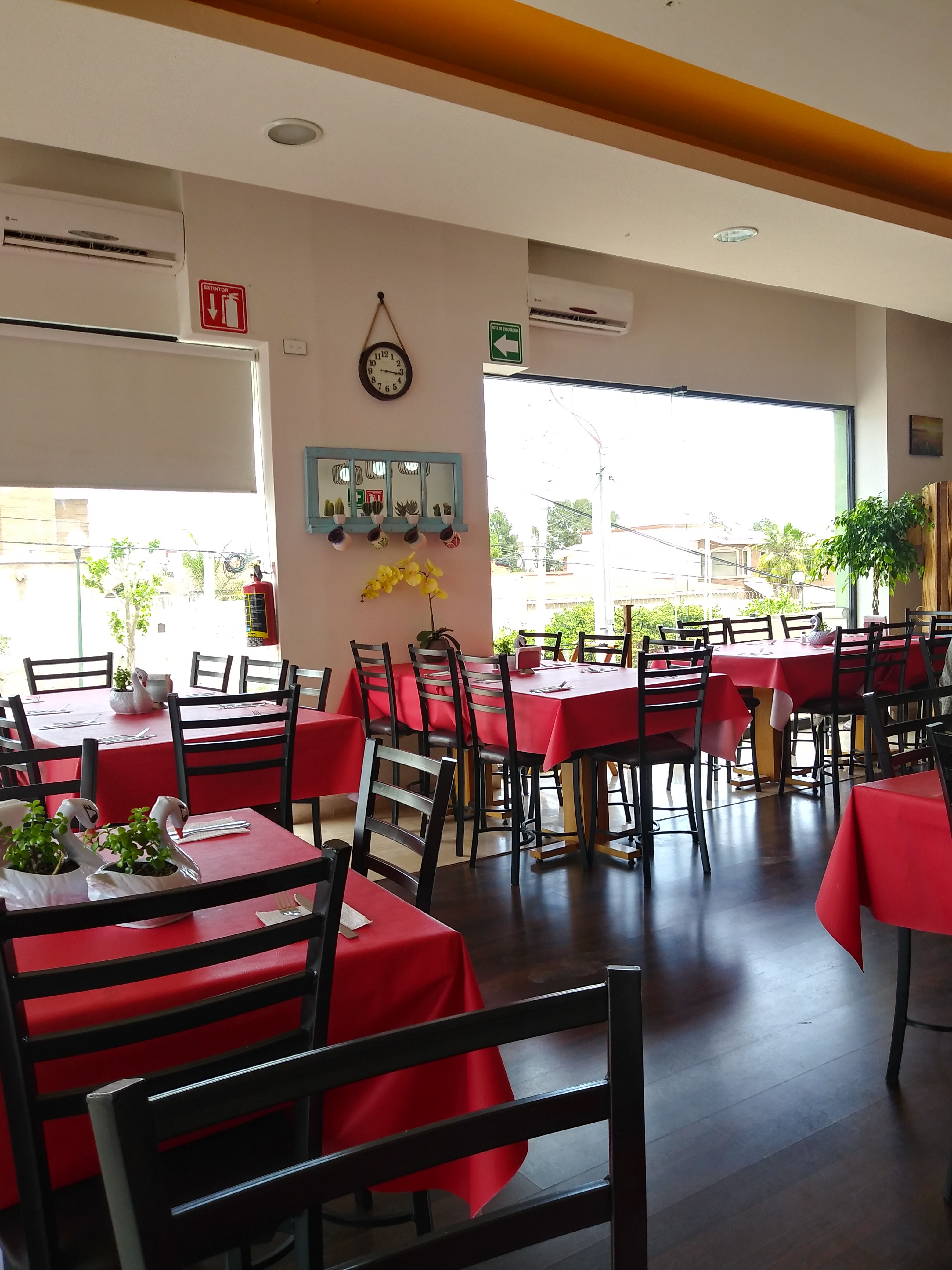 Catalina Restaurante image 8