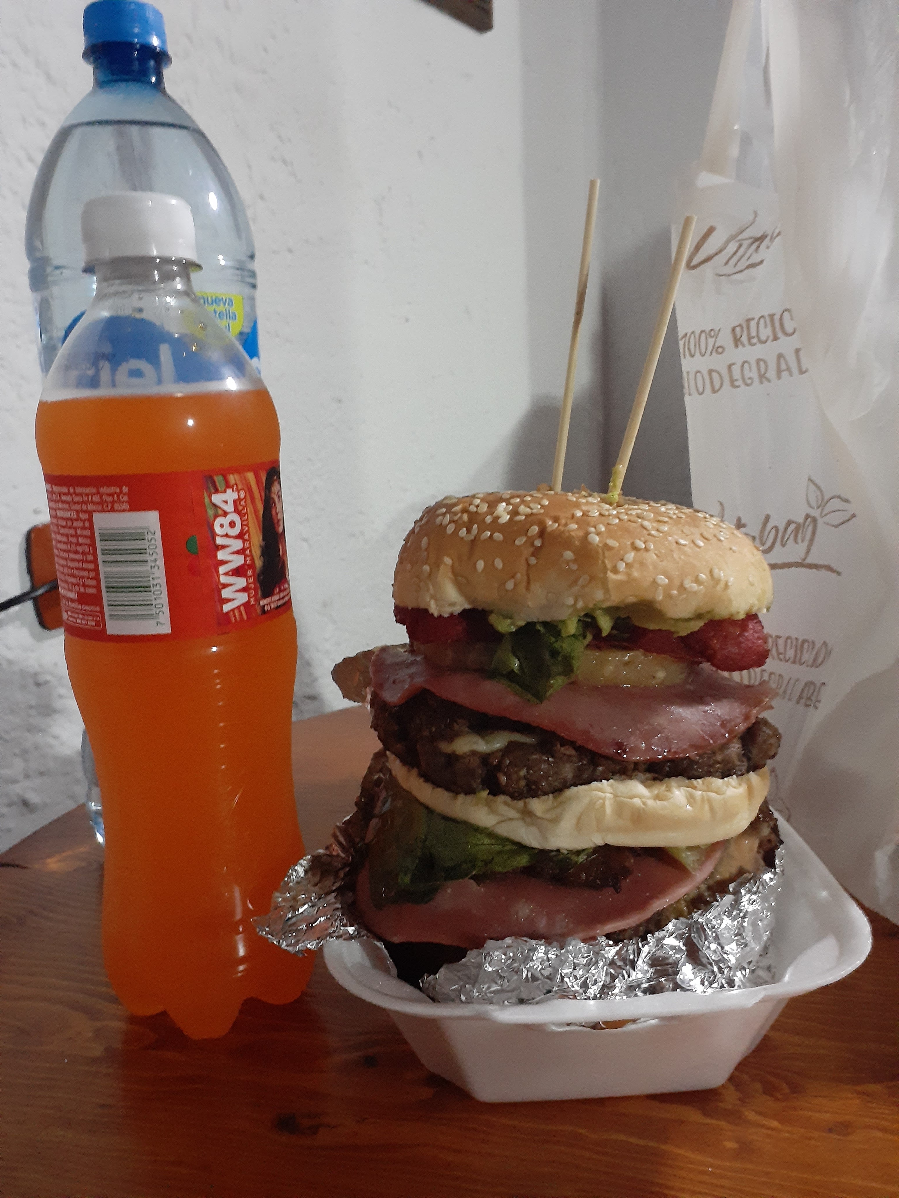 El Cabus Burgers image 7