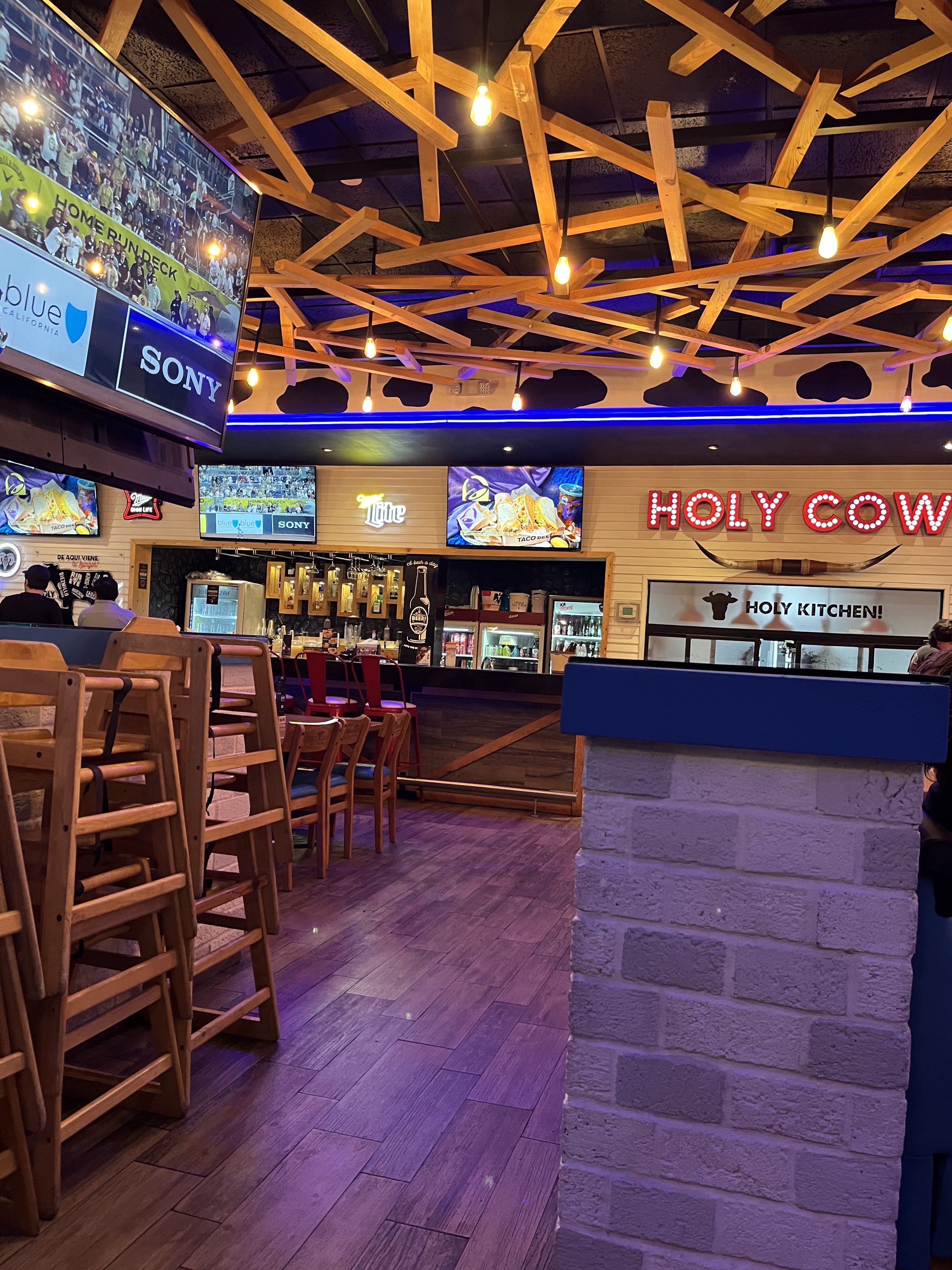 Holy Cow! Burger & Beer Joint image 7