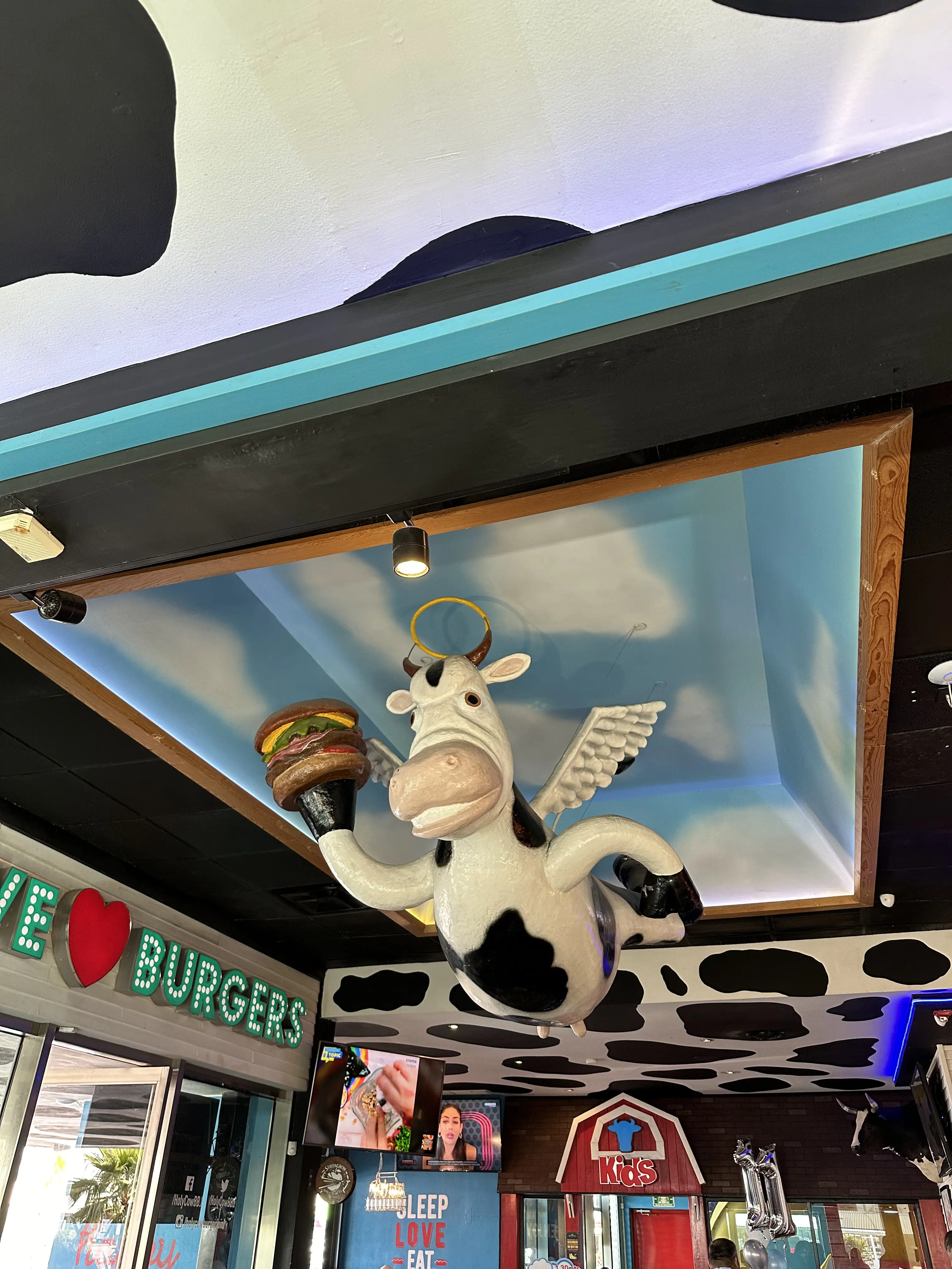 Holy Cow! Burger & Beer Joint image 8