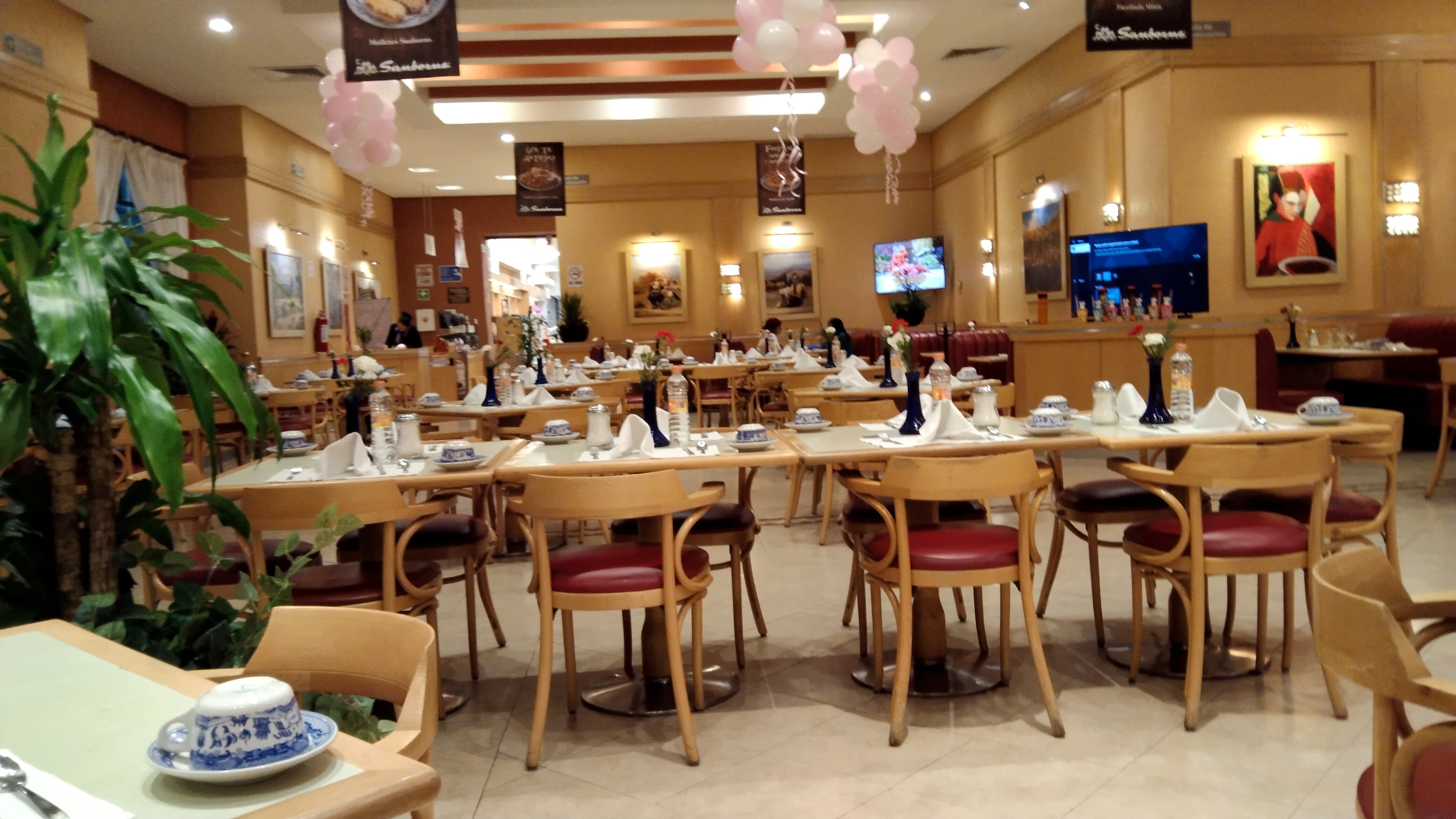 Sanborns Los Reyes | Restaurante, Tienda y Farmacia image 6