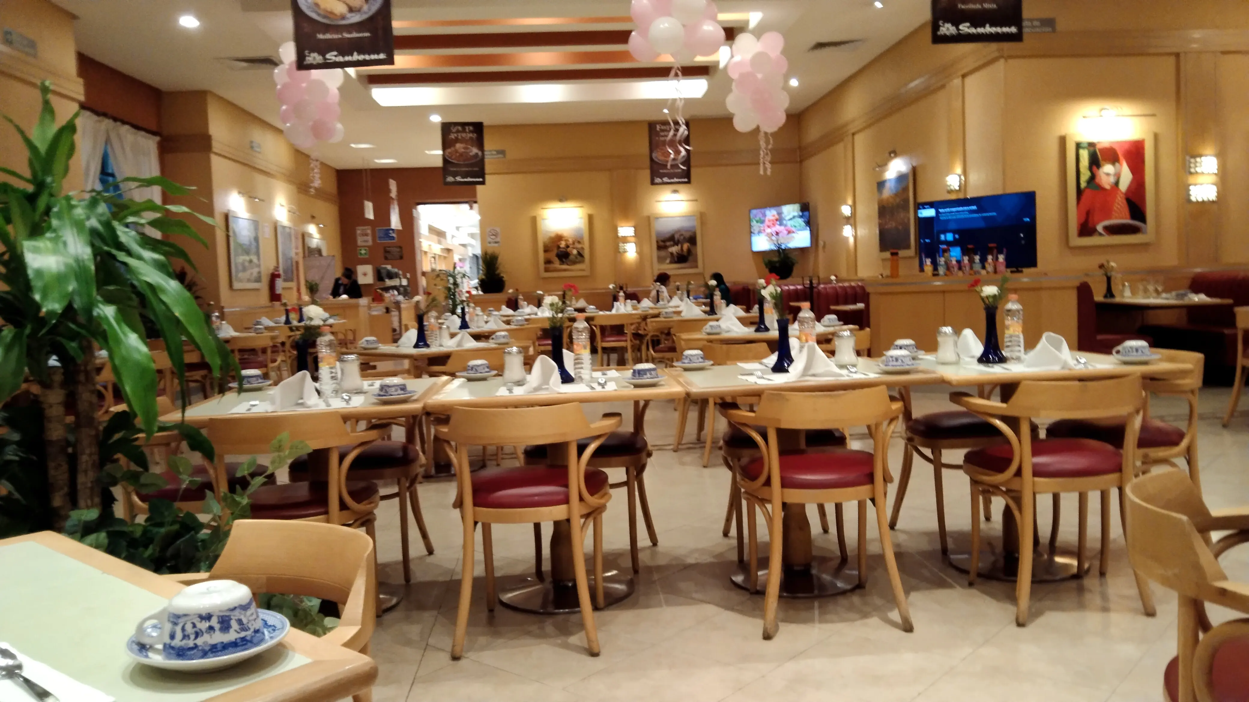 Sanborns Los Reyes | Restaurante, Tienda y Farmacia image 6