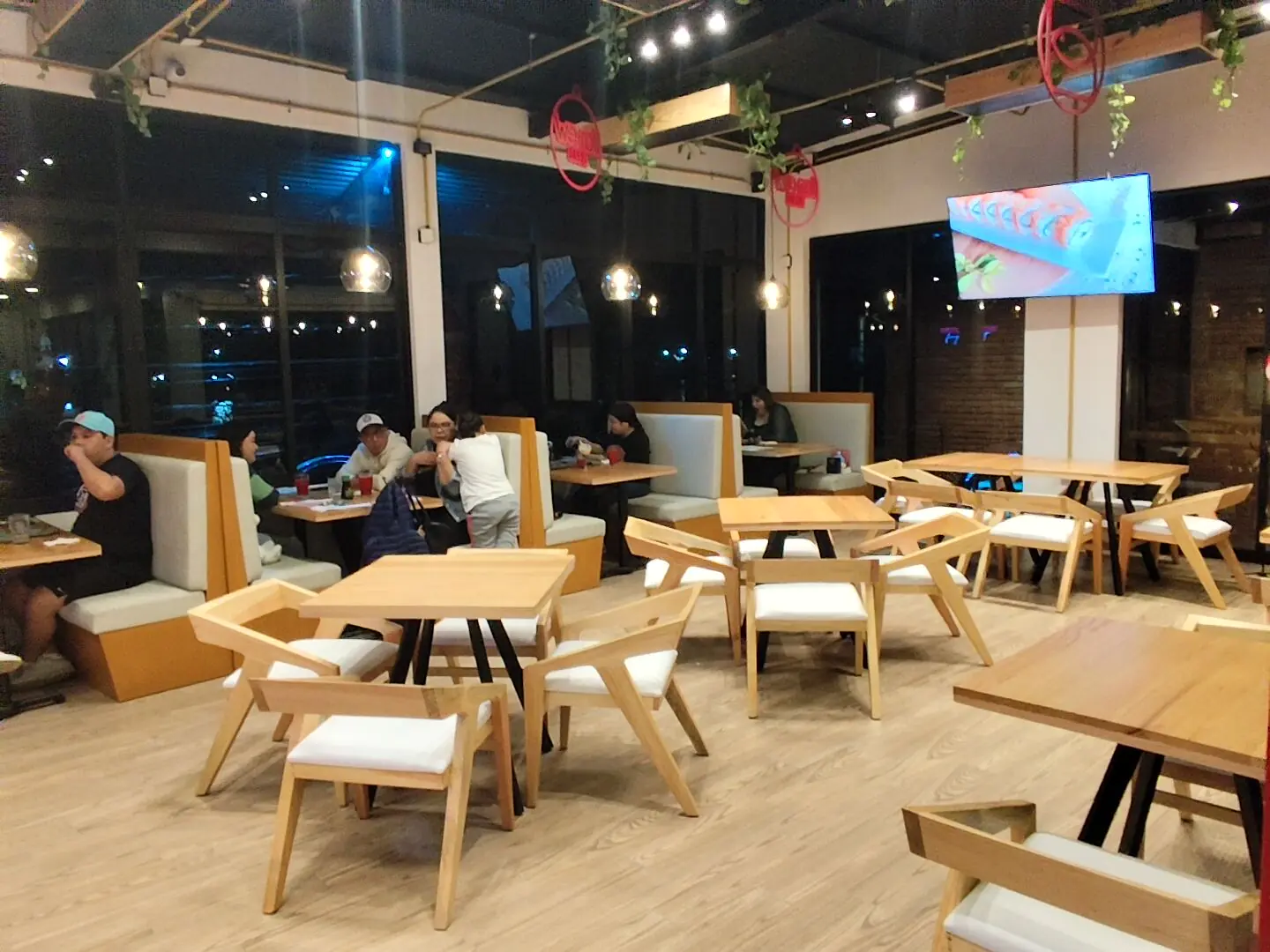 We Roll Sushi image 5