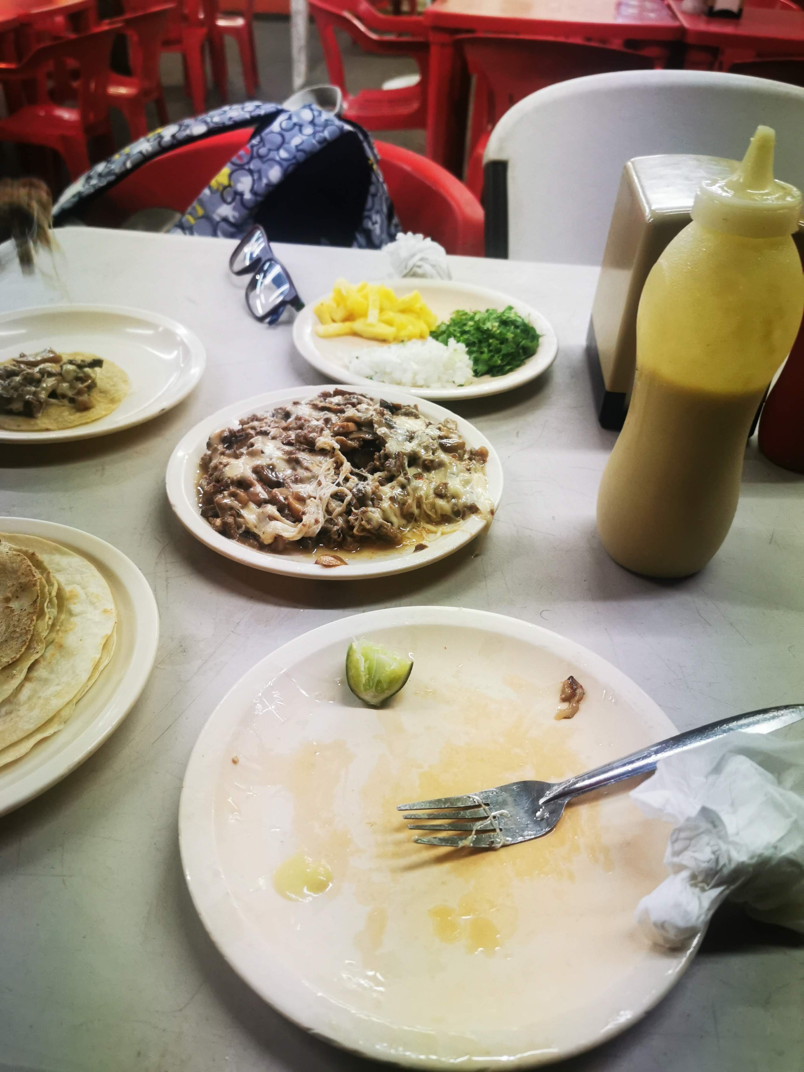 Taquería 2 amigos image 1