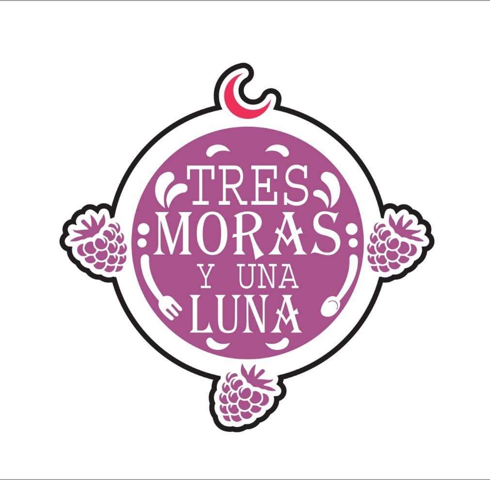 Las Tres Moras Y Una Luna image 7