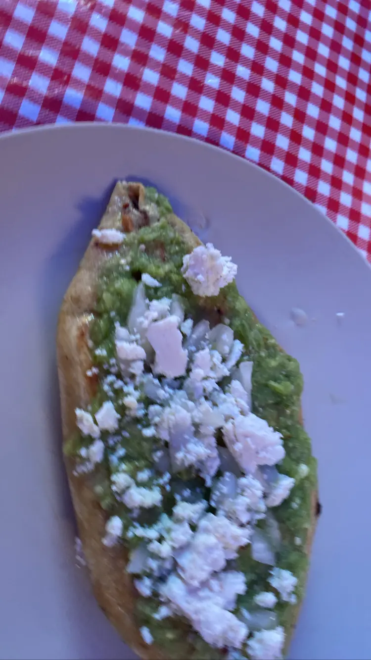 Las Tres Moras Y Una Luna image 10