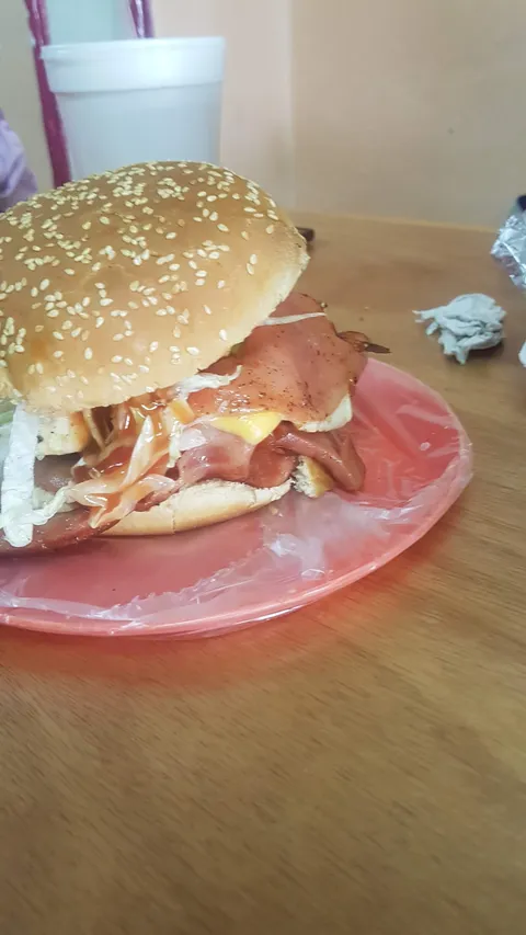 MERAS BURGUER image 4