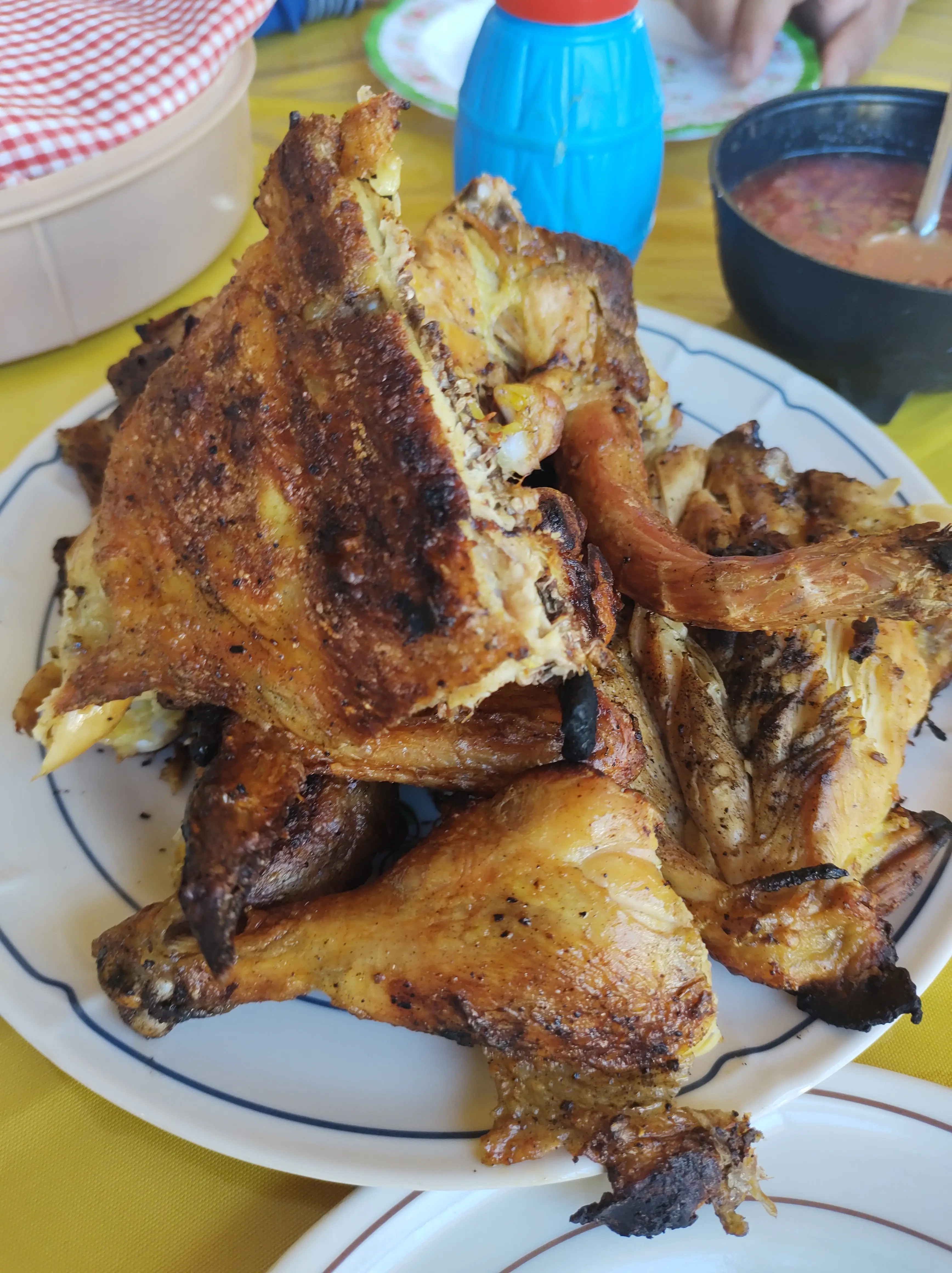 El Rey Del Pollo Siempre Feliz image 1