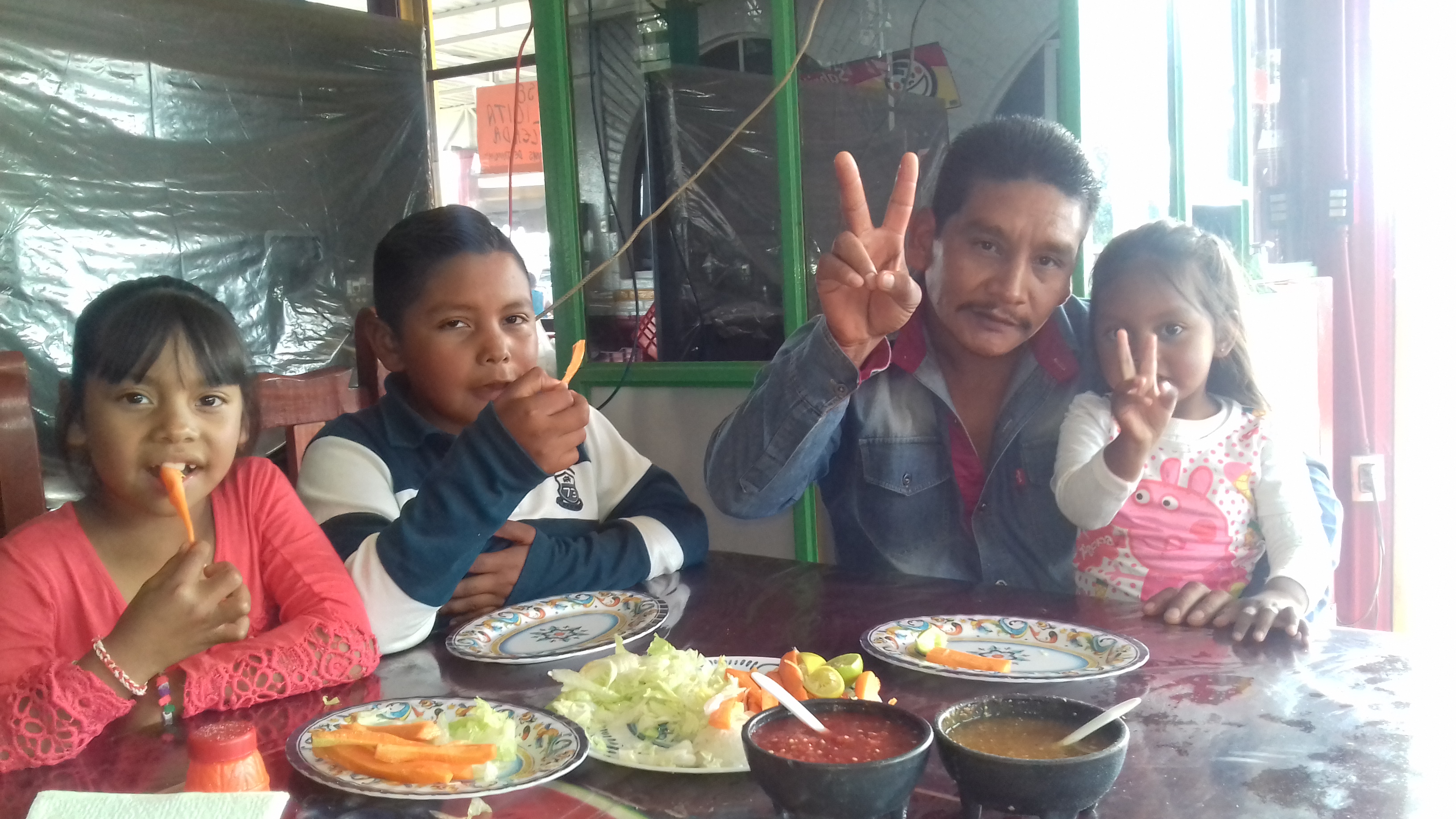 El Rey Del Pollo Siempre Feliz image 8