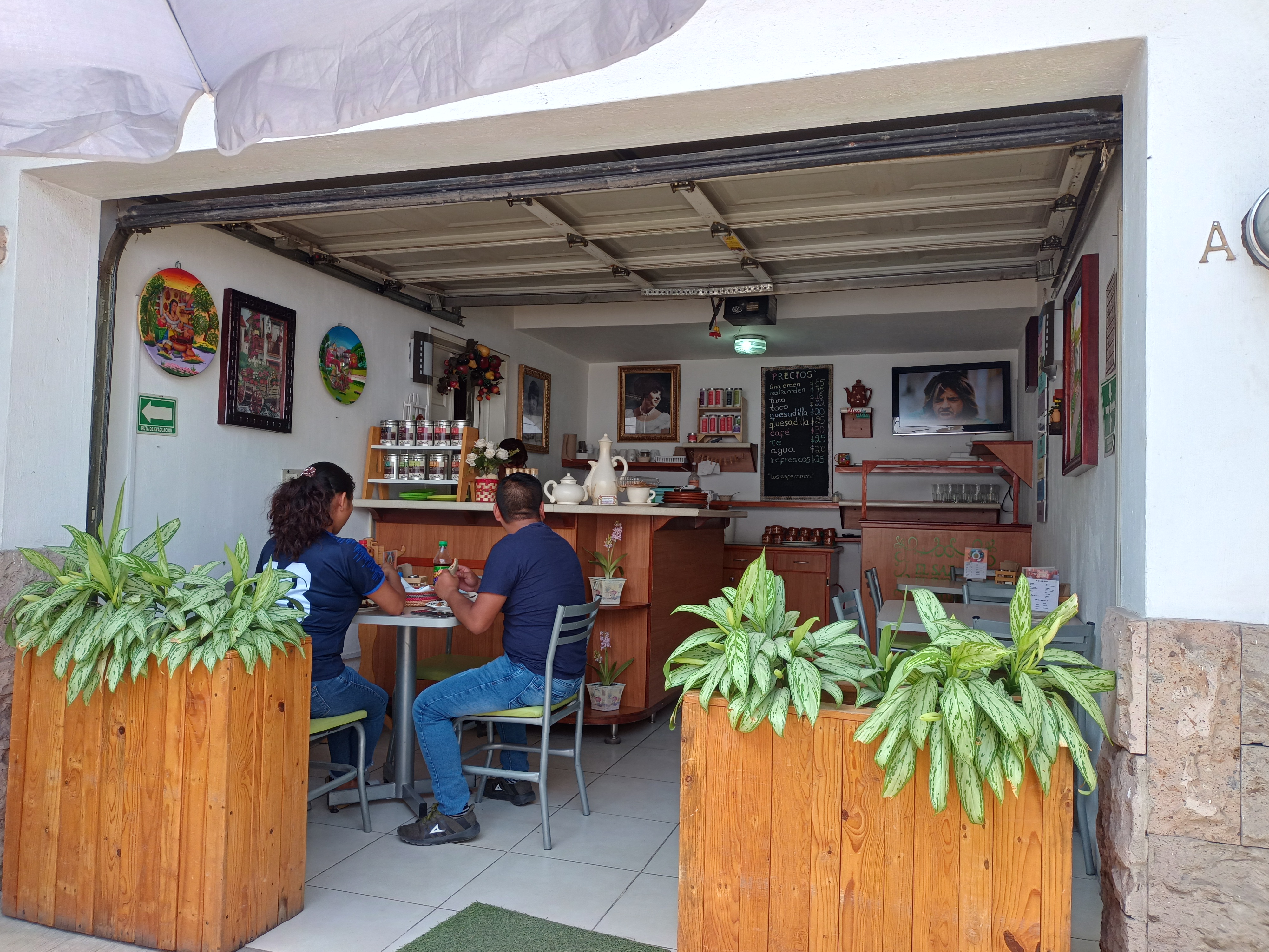 El Sazón de Cuquita image 3