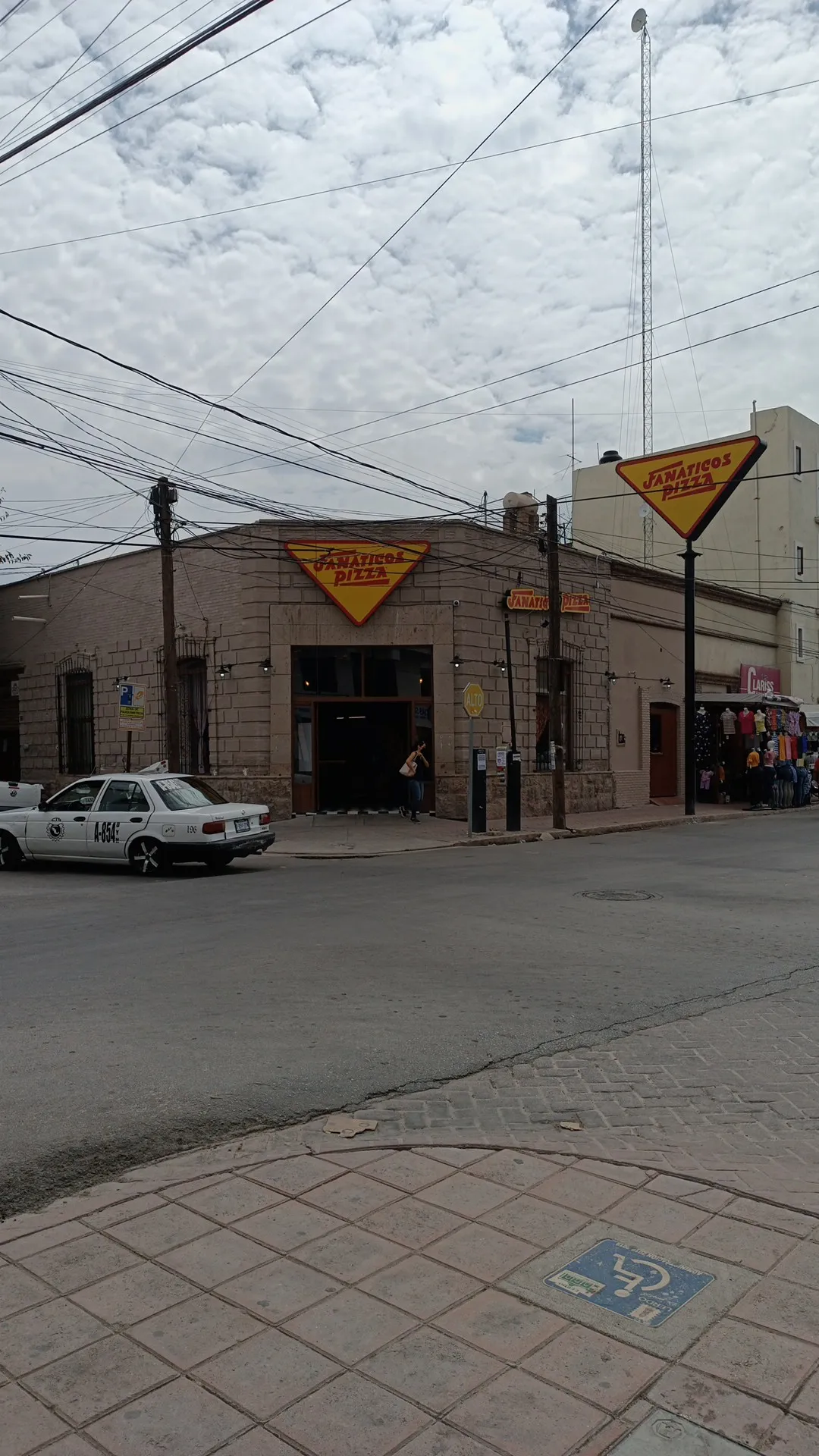 FANATICOS PIZZA LERDO image 6