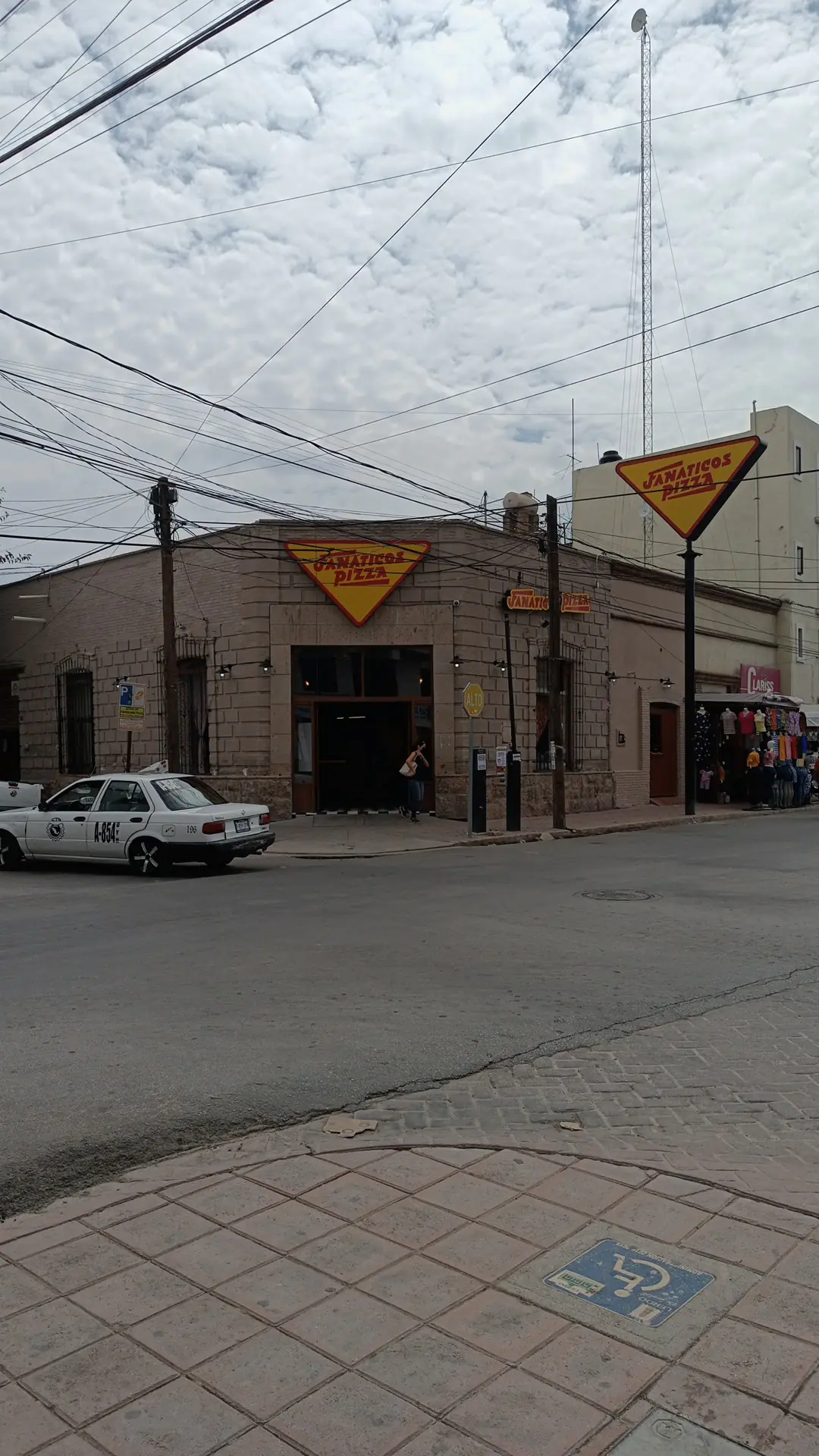 FANATICOS PIZZA LERDO image 6