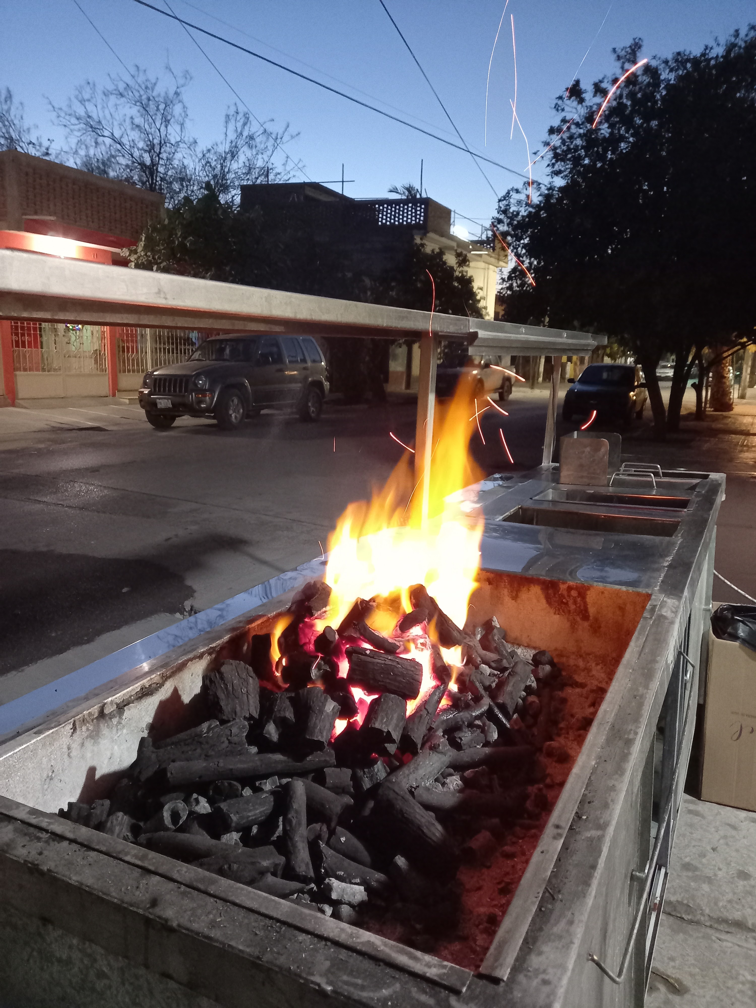 MR TOSCANO HAMBURGUESAS image 8