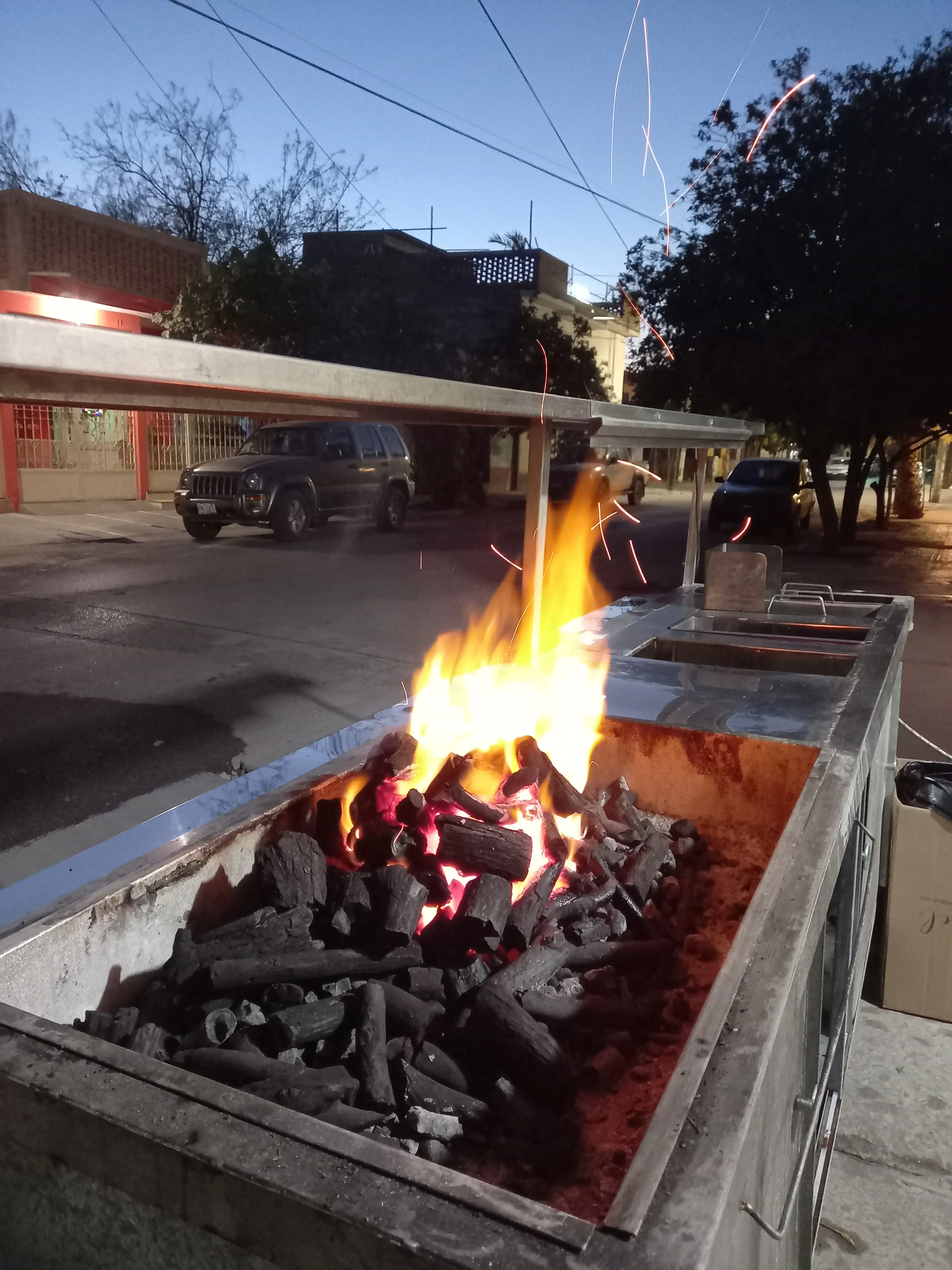 MR TOSCANO HAMBURGUESAS image 8