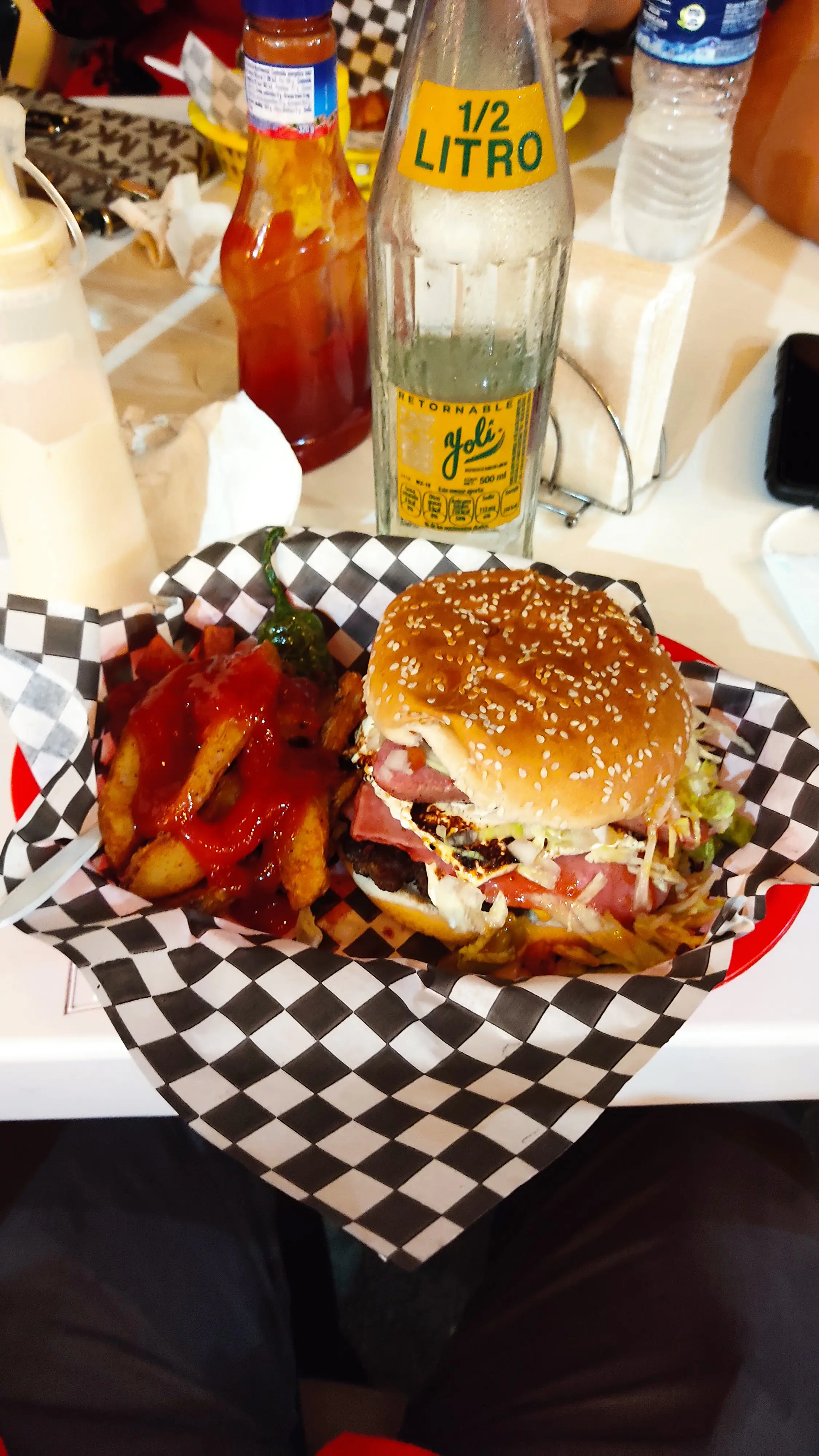 Cheke Burguers image 5