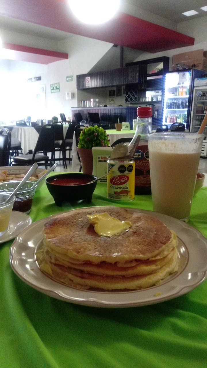 La Laguna Restaurant image 4