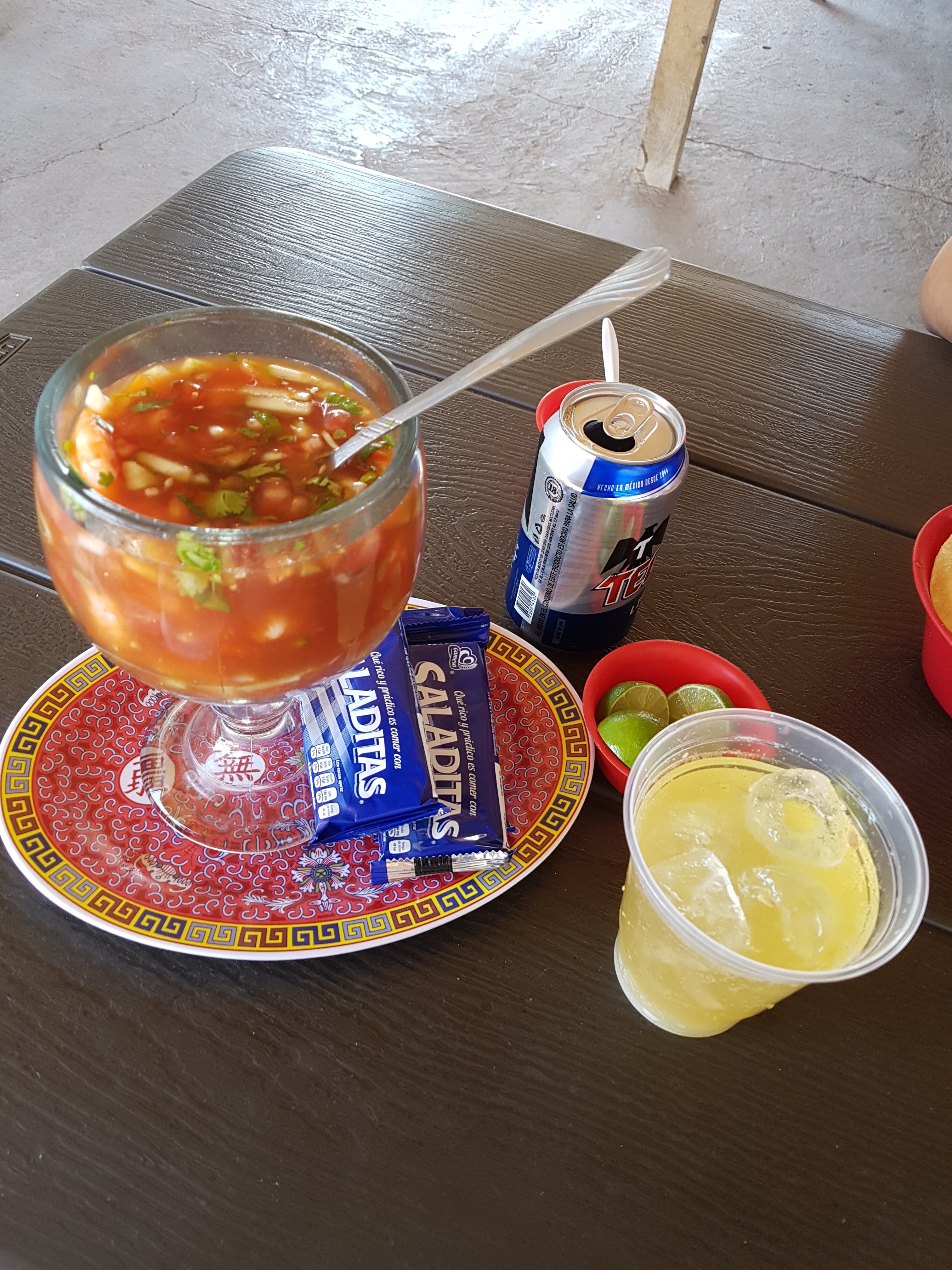 Mariscos y asadero las glorias image 3