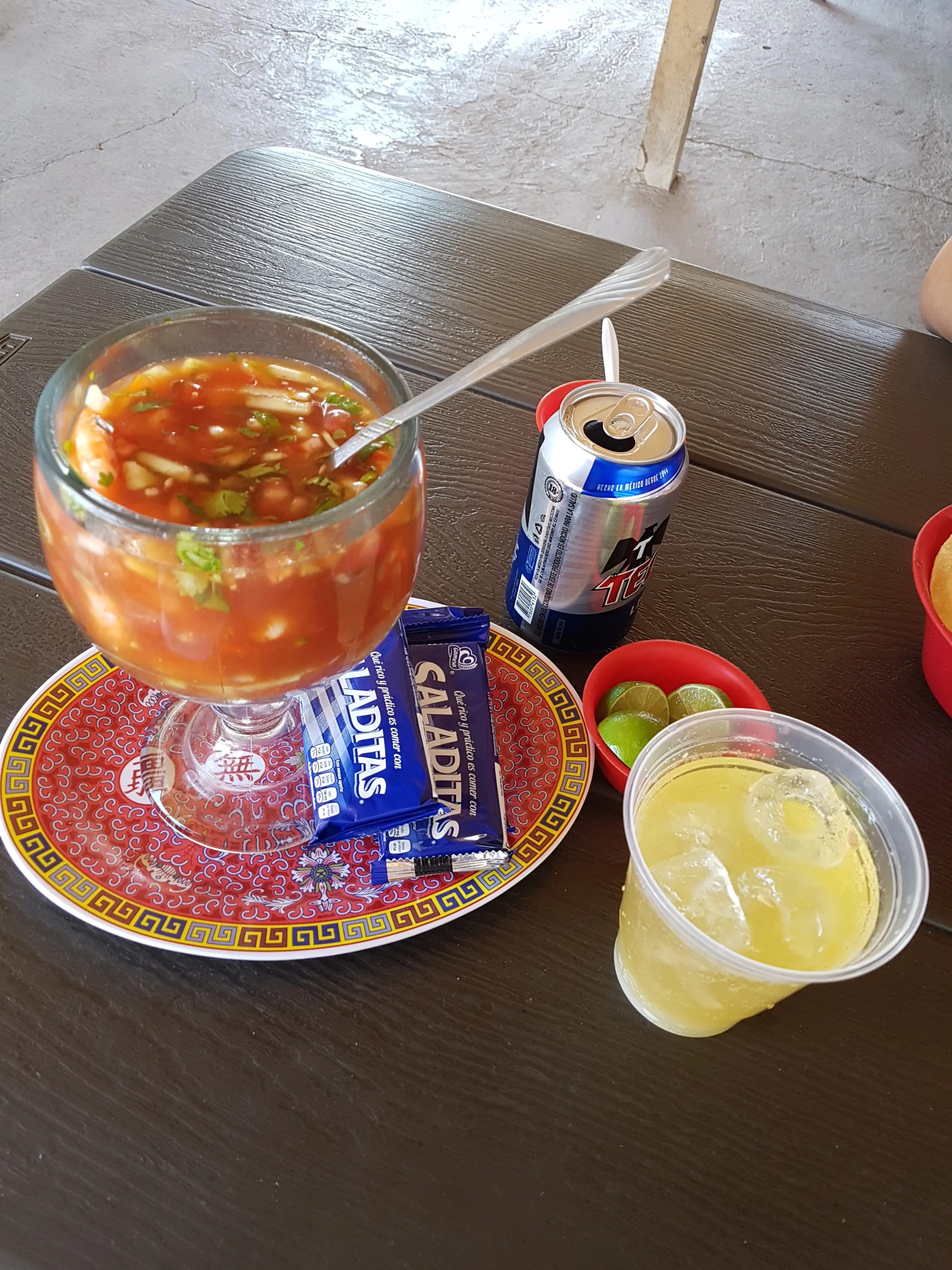 Mariscos y asadero las glorias image 3