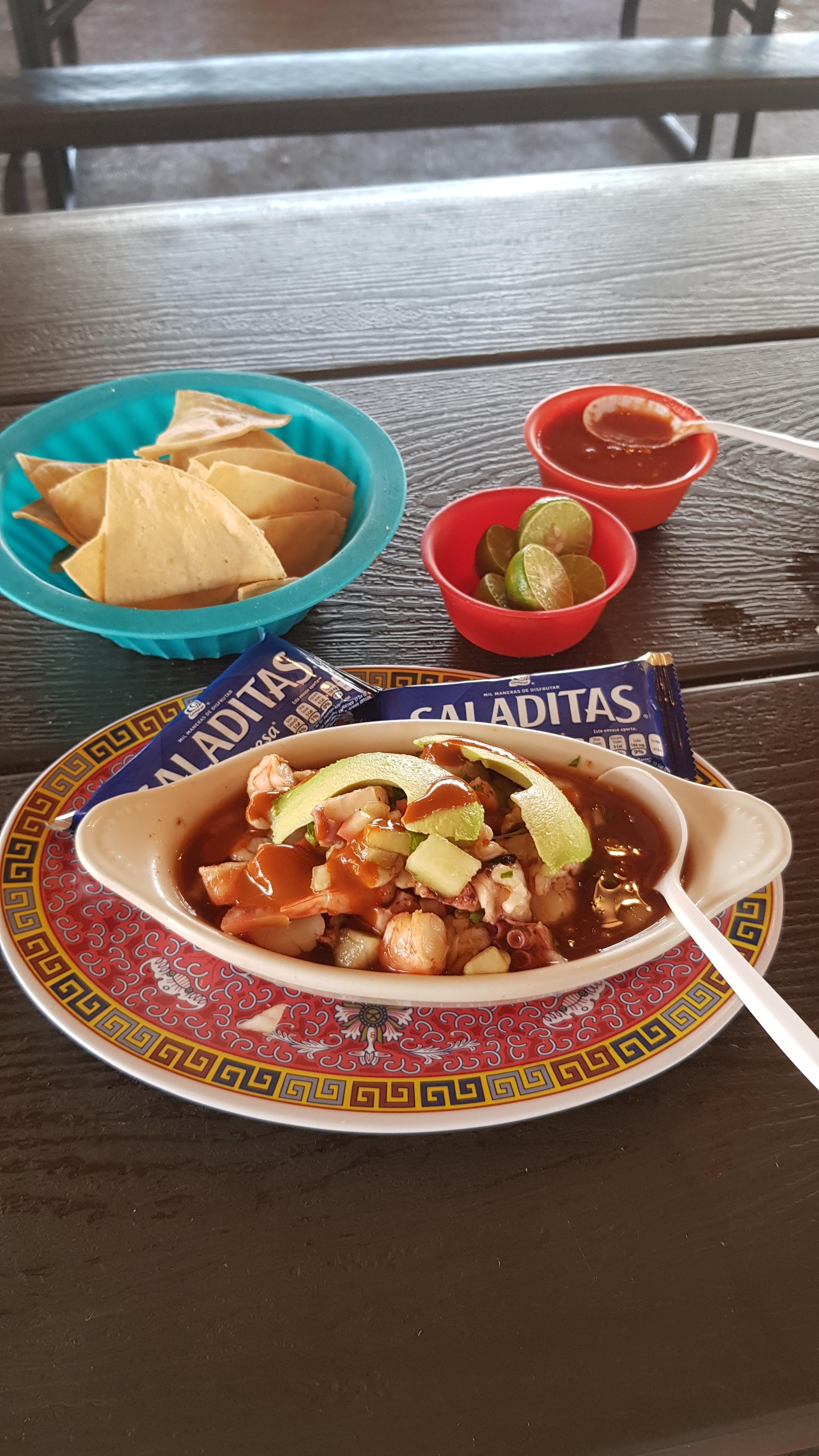 Mariscos y asadero las glorias image 4