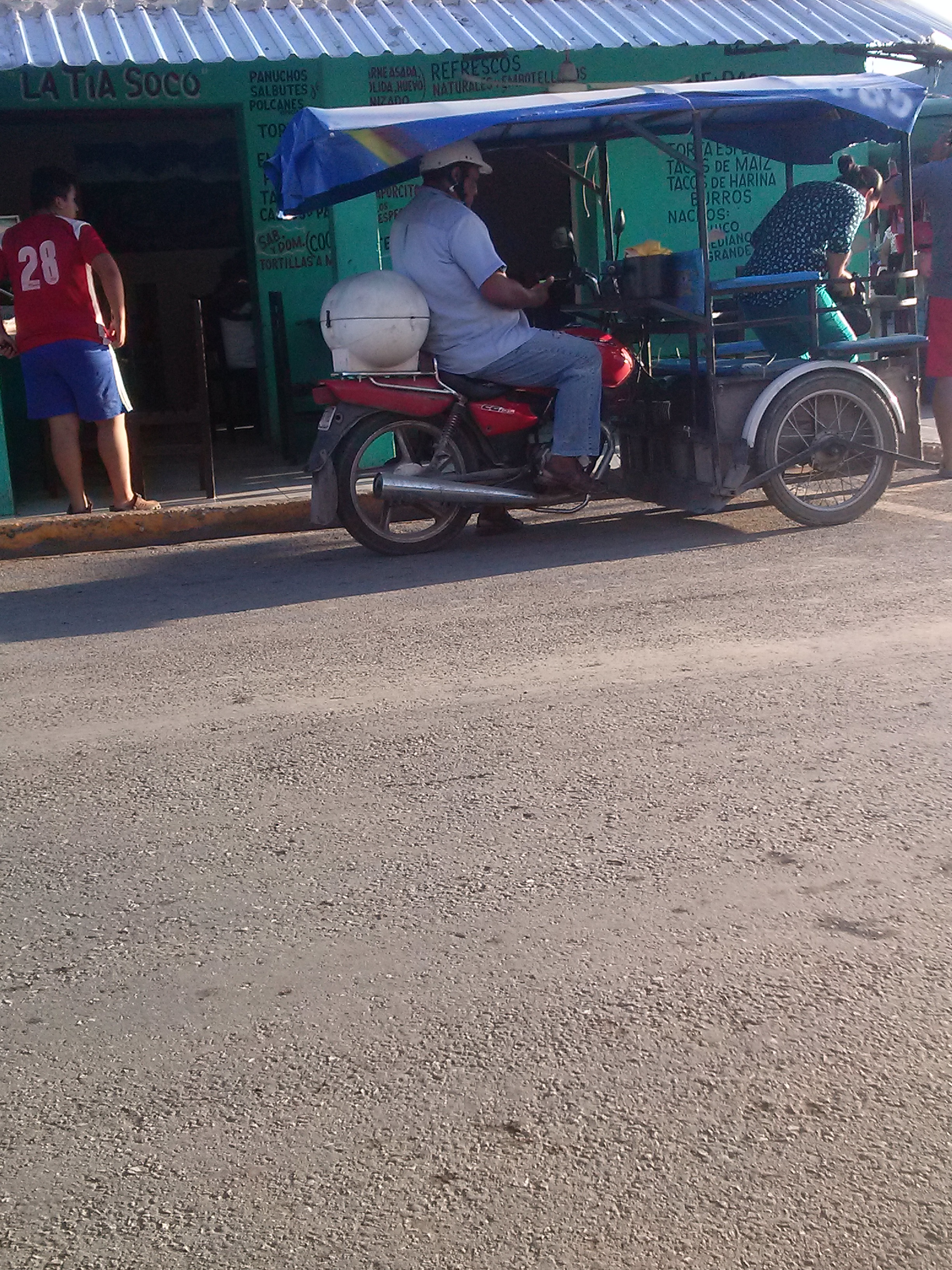 Loncheria "LA TIA SOCO" image 8