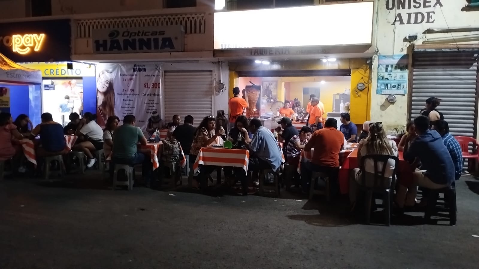 Taquería "Los Tumbos" image 10