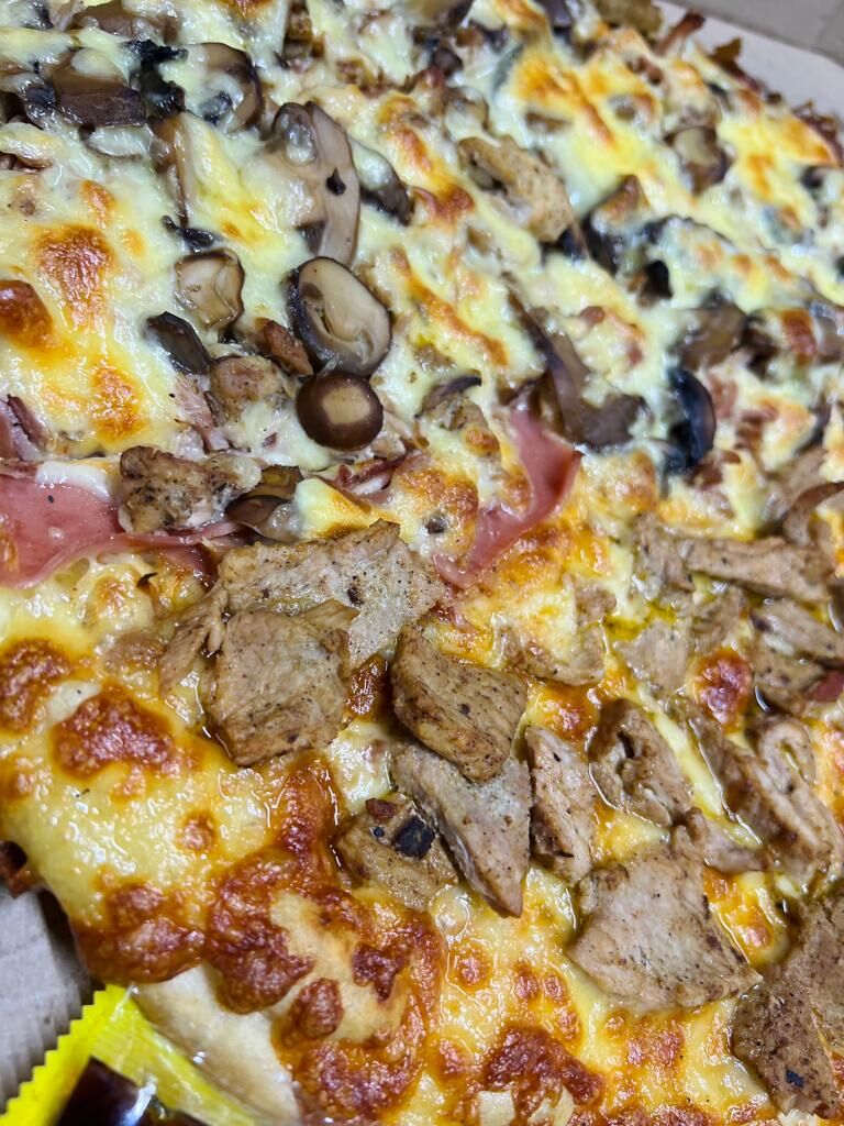 Vaquero's pizza image 8