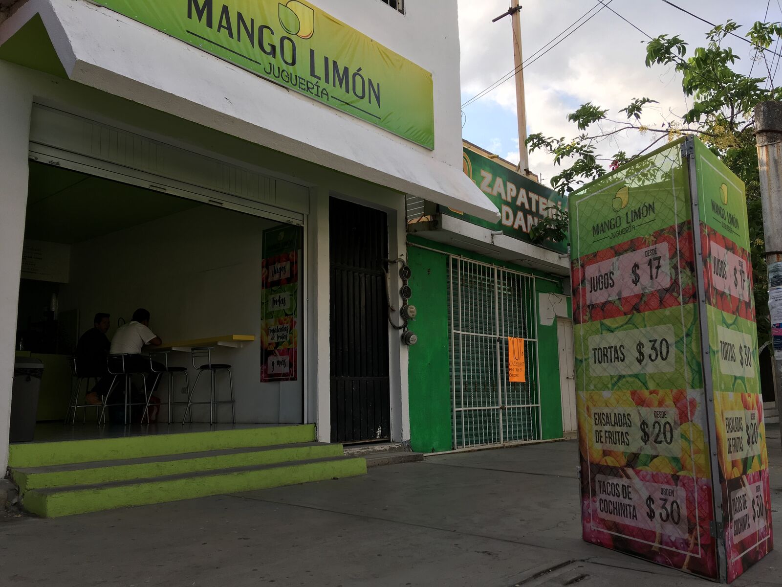 Mango Limón Juguería image 7