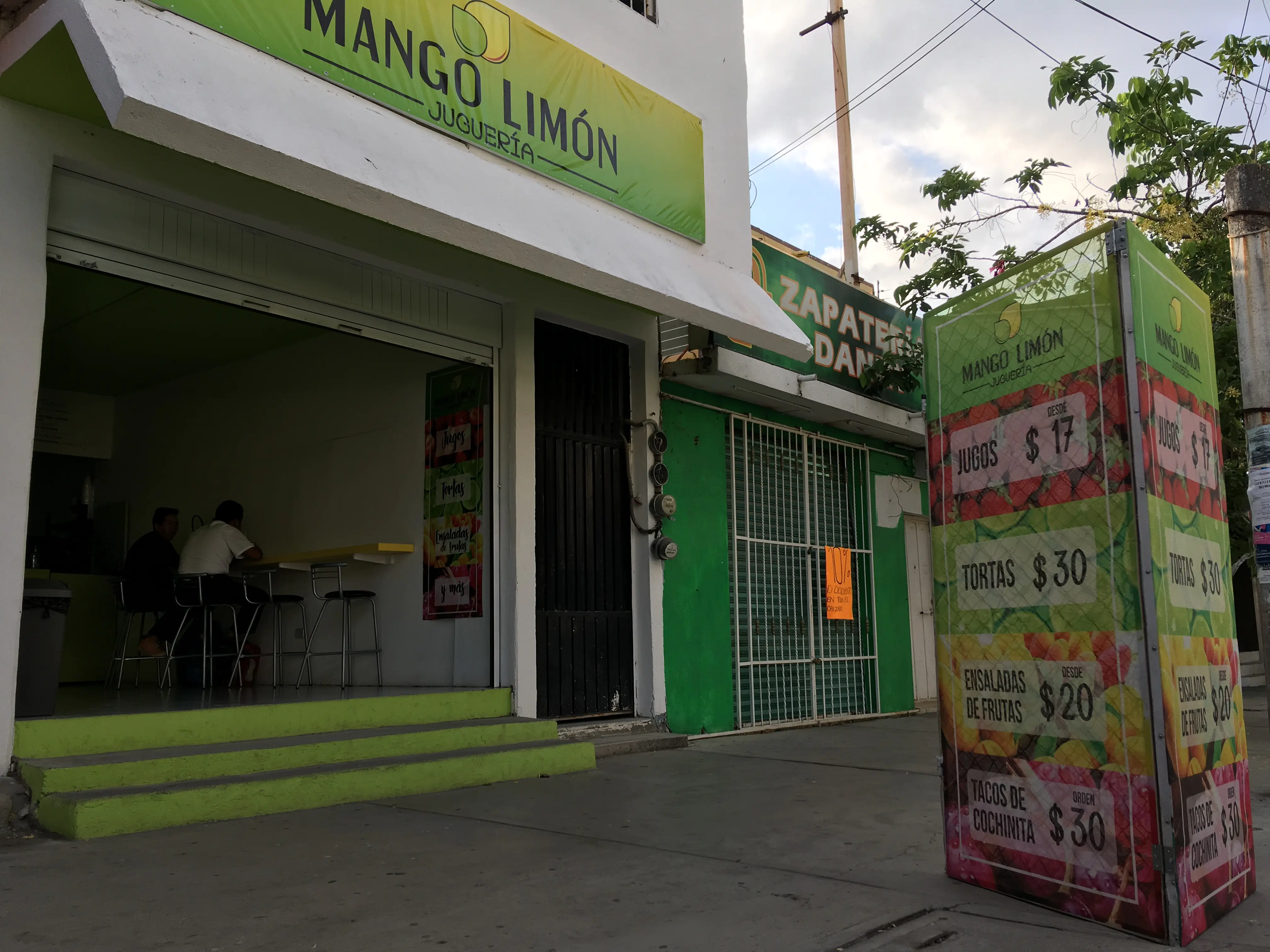 Mango Limón Juguería image 7