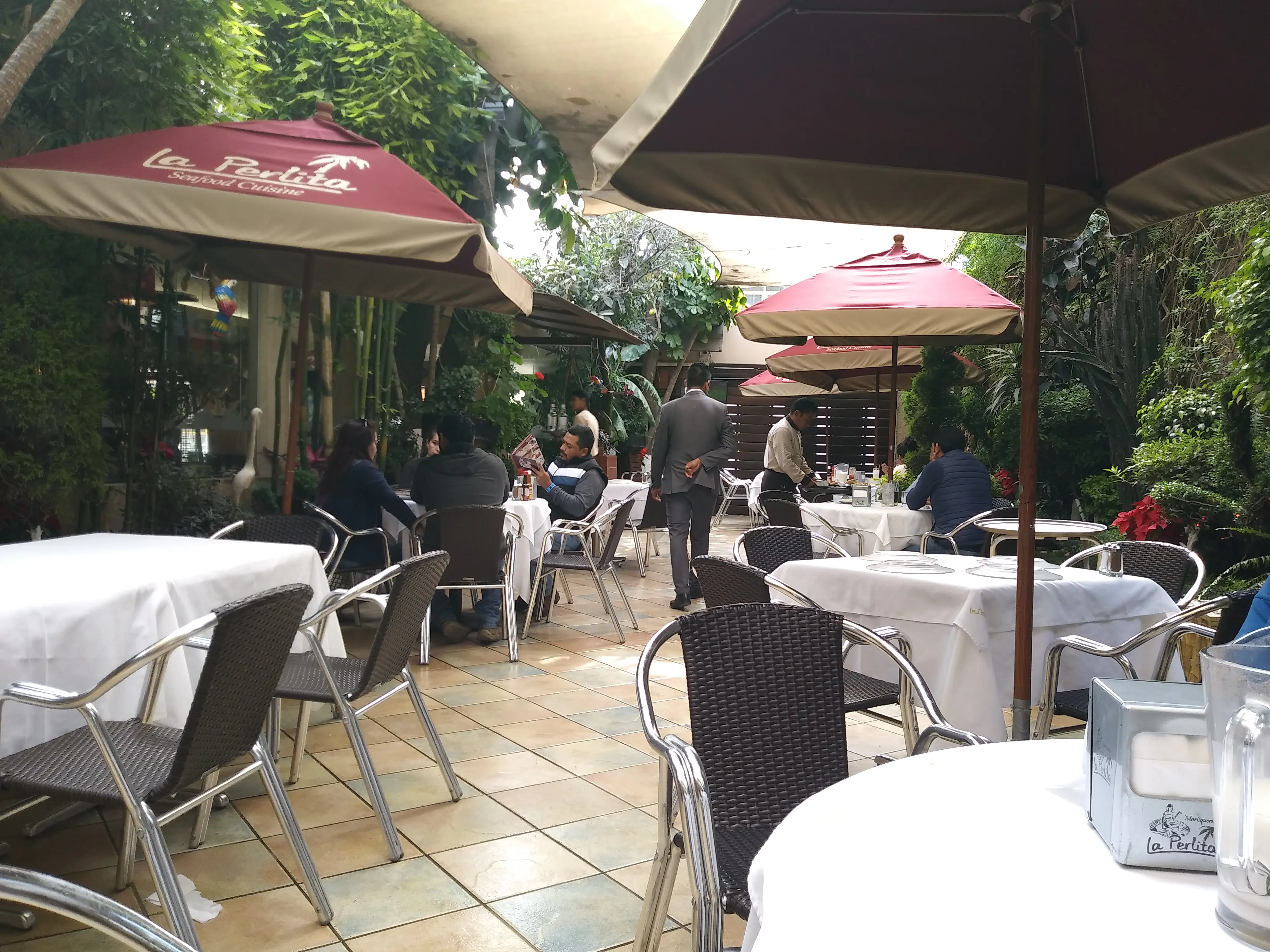 La Perlita Seafood Cuisine image 1