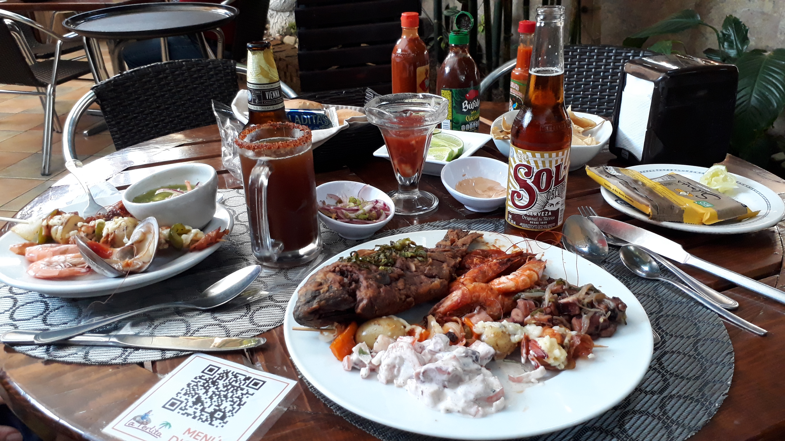 La Perlita Seafood Cuisine image 2