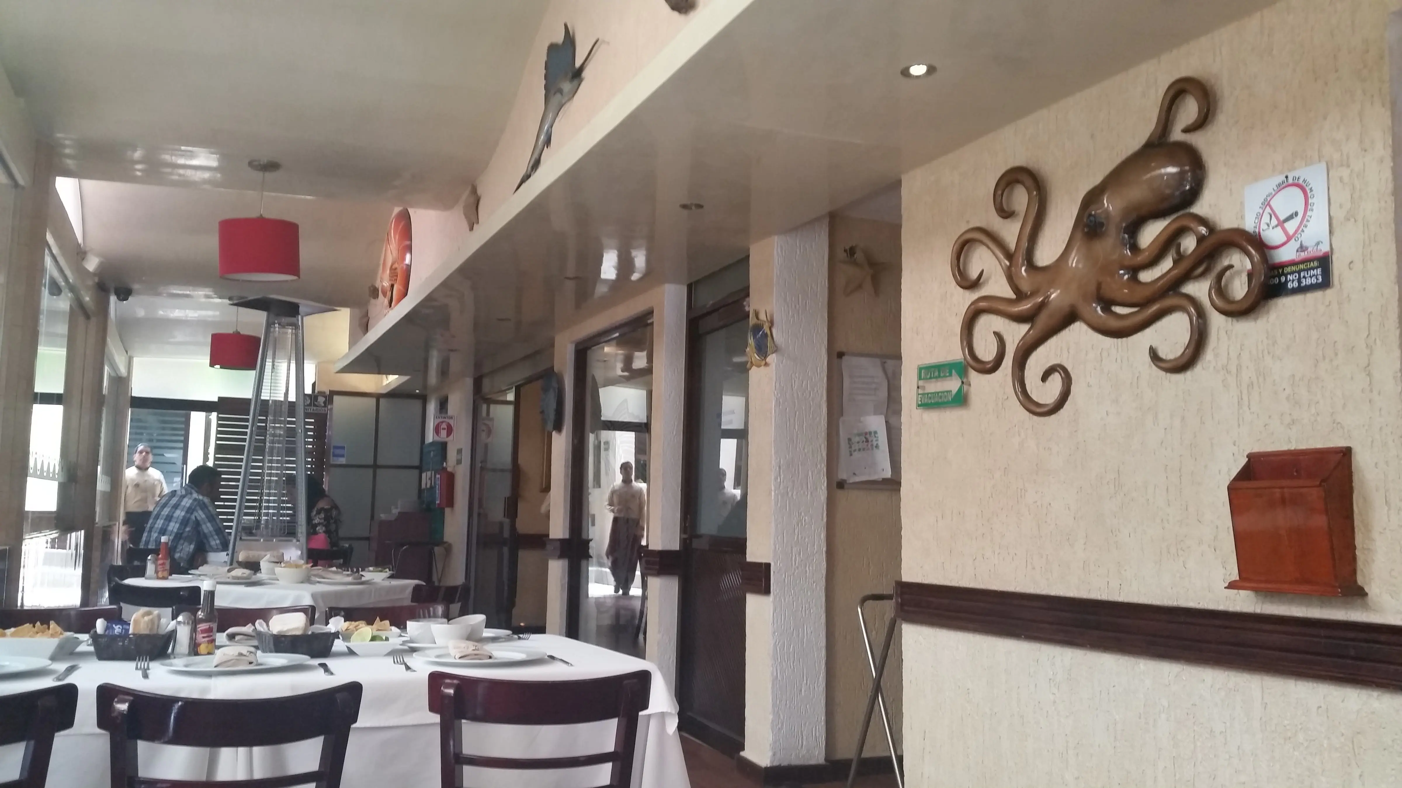 La Perlita Seafood Cuisine image 4