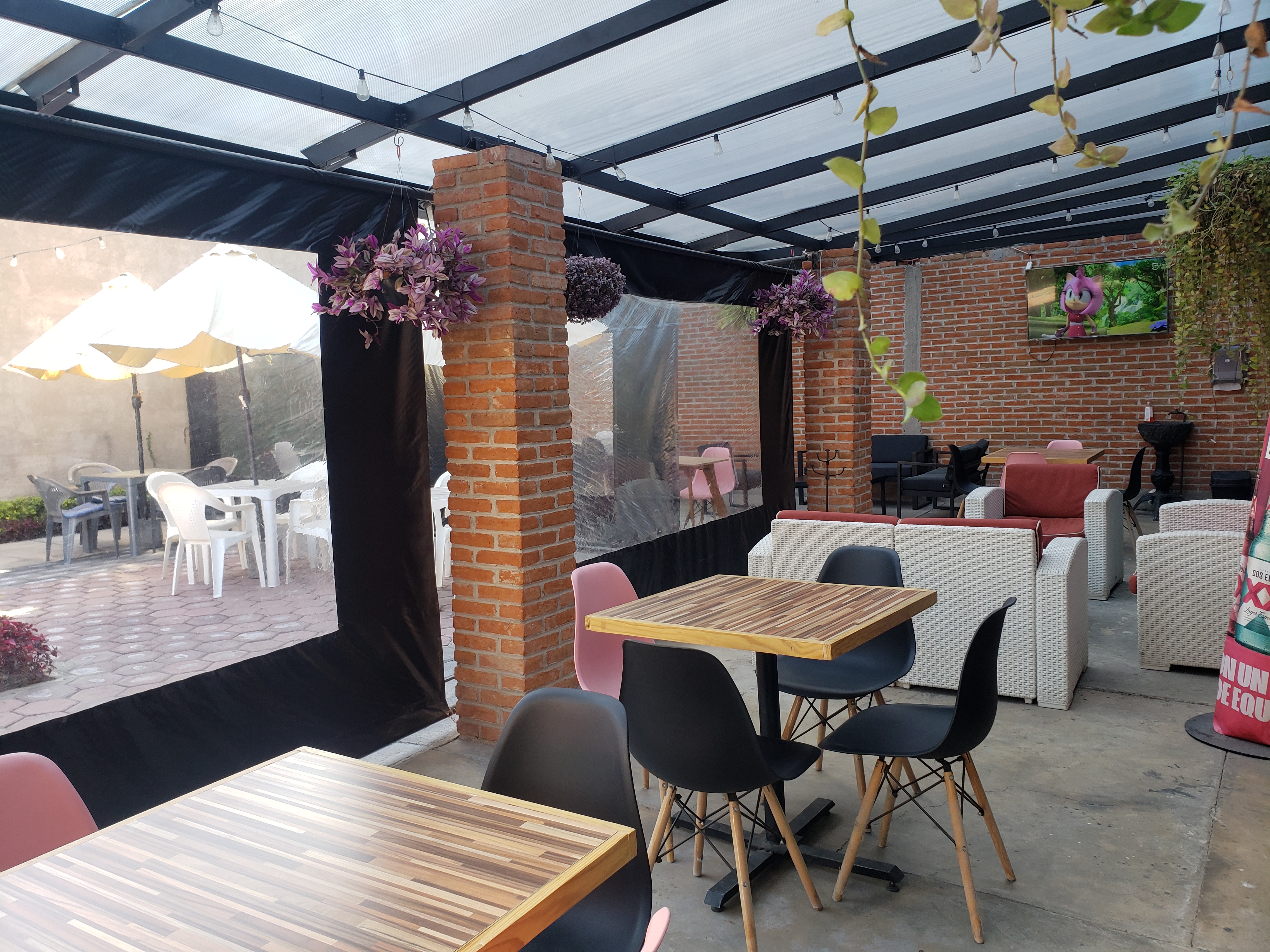 LOVE Restaurant & Bar image 1