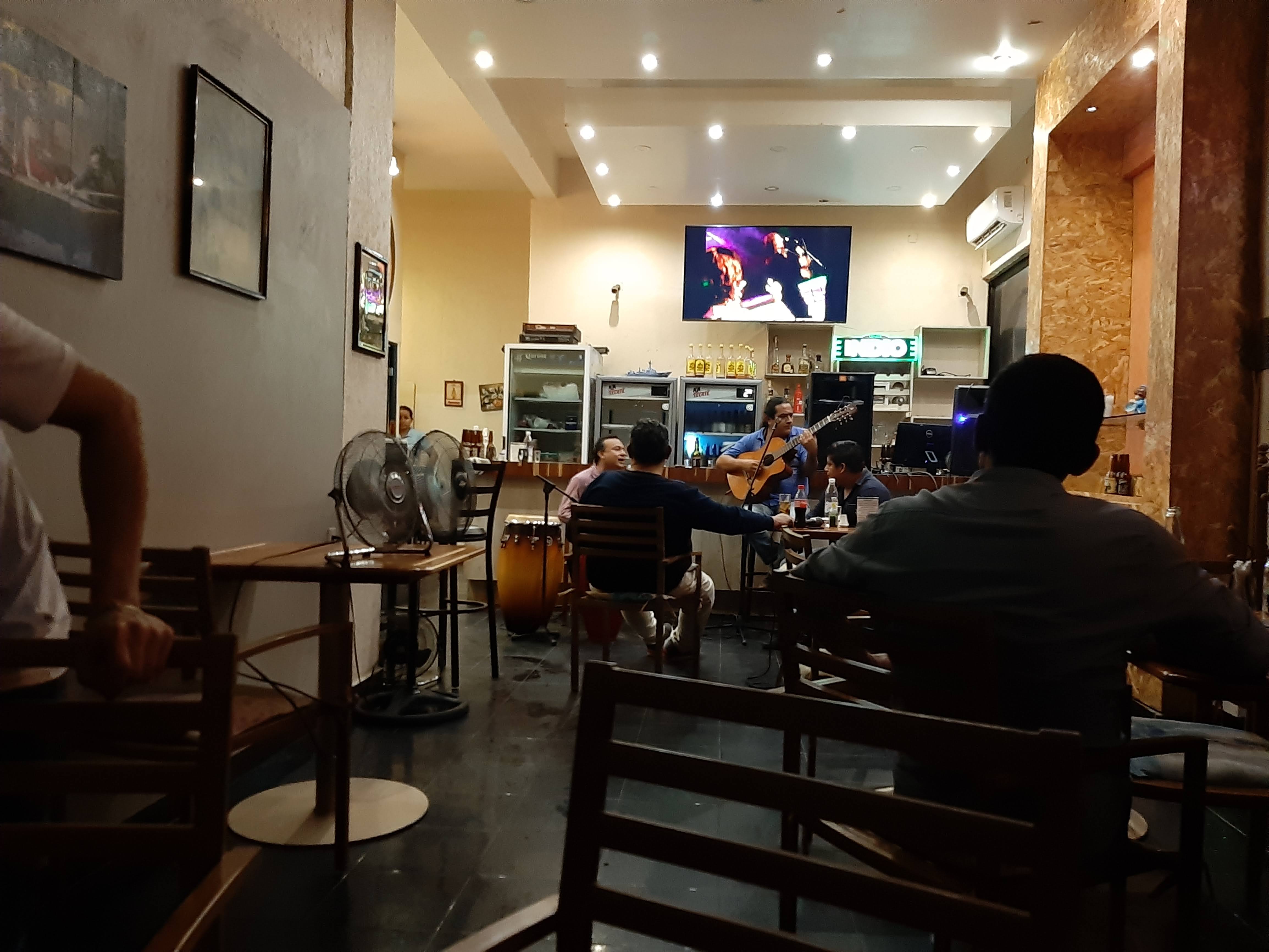 Z'Ro Restaurate Bar image 3