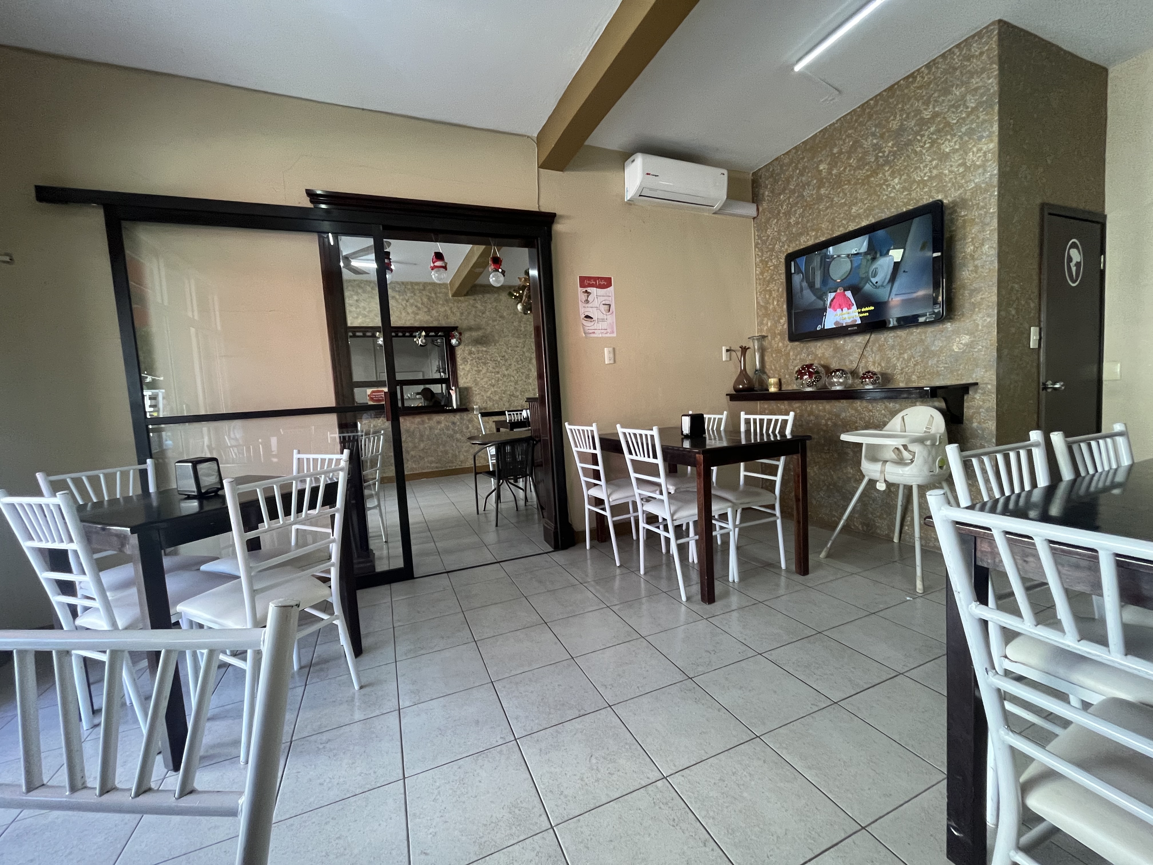 El Almuerzo Restaurant & coffee image 1