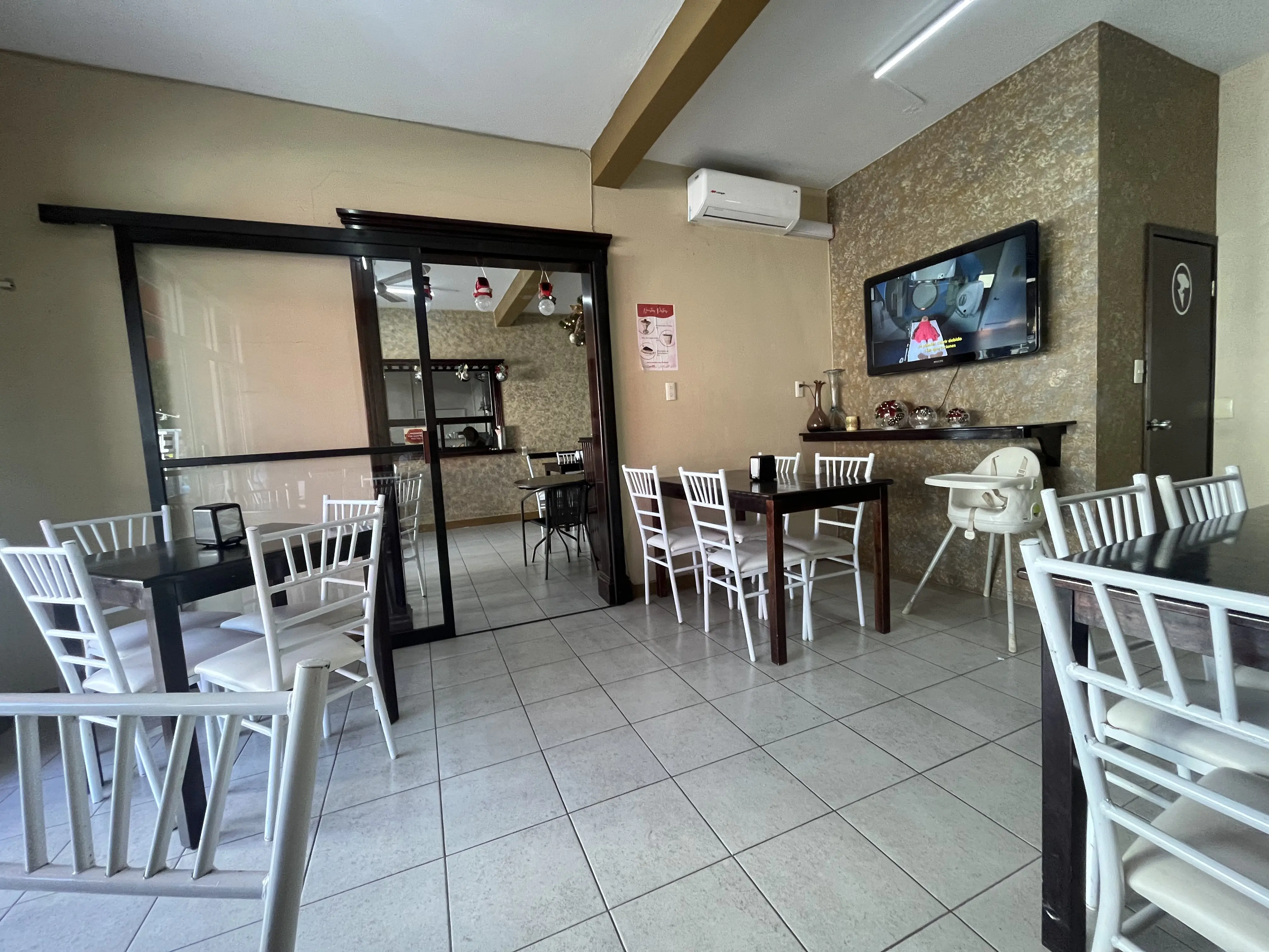 El Almuerzo Restaurant & coffee image 1