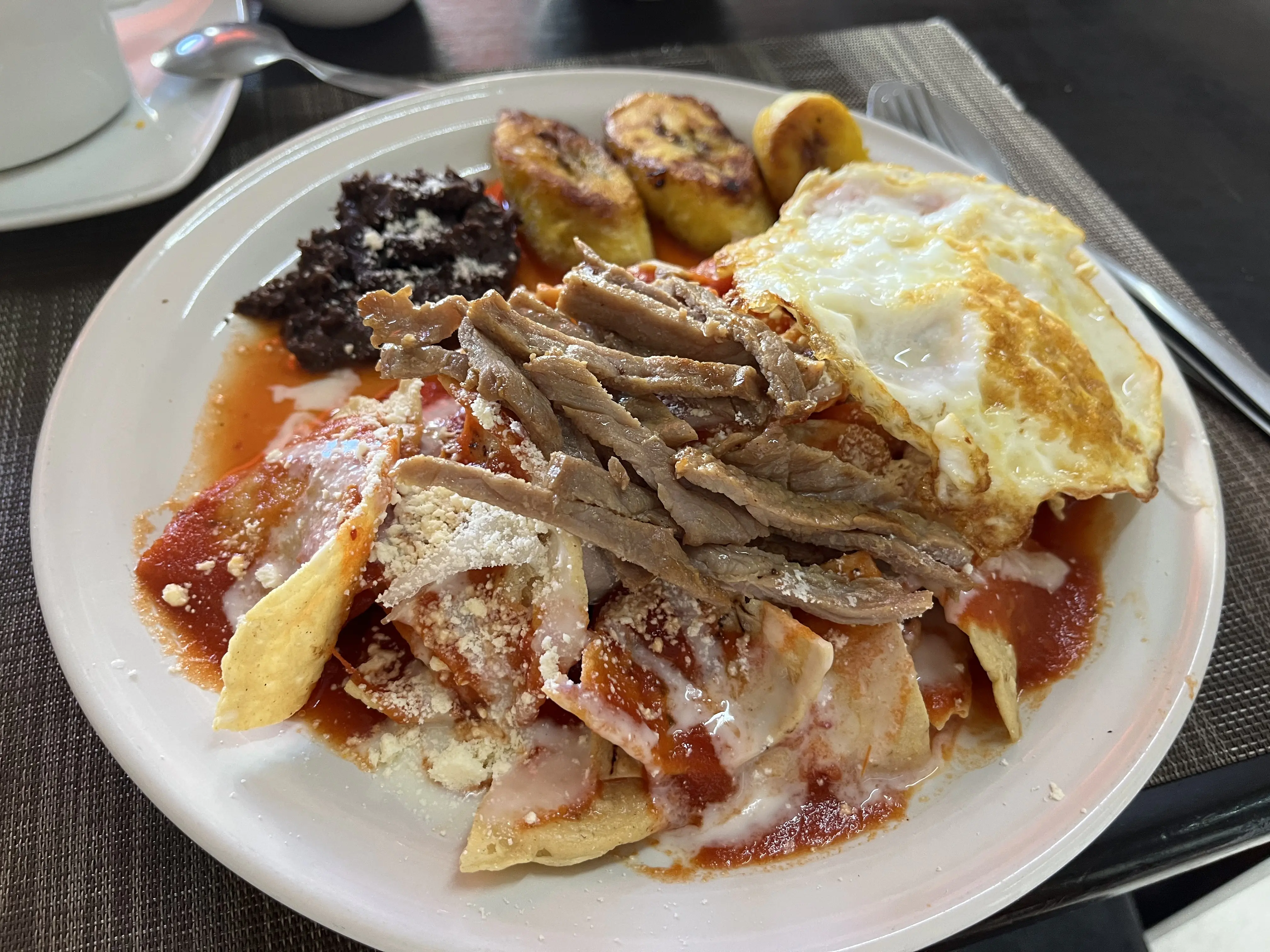 El Almuerzo Restaurant & coffee image 3