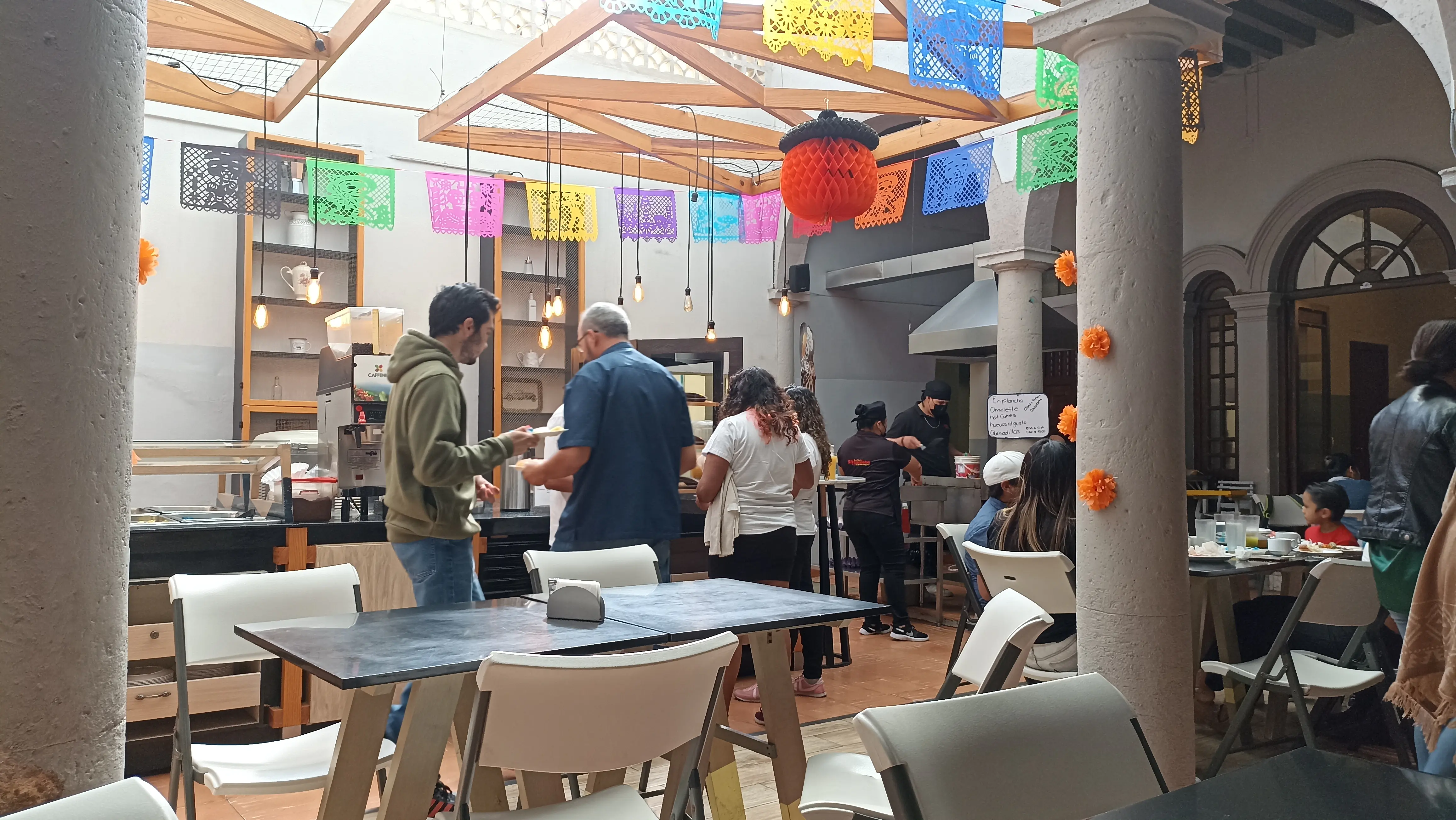 Dominguin, Buffet Manolete image 4