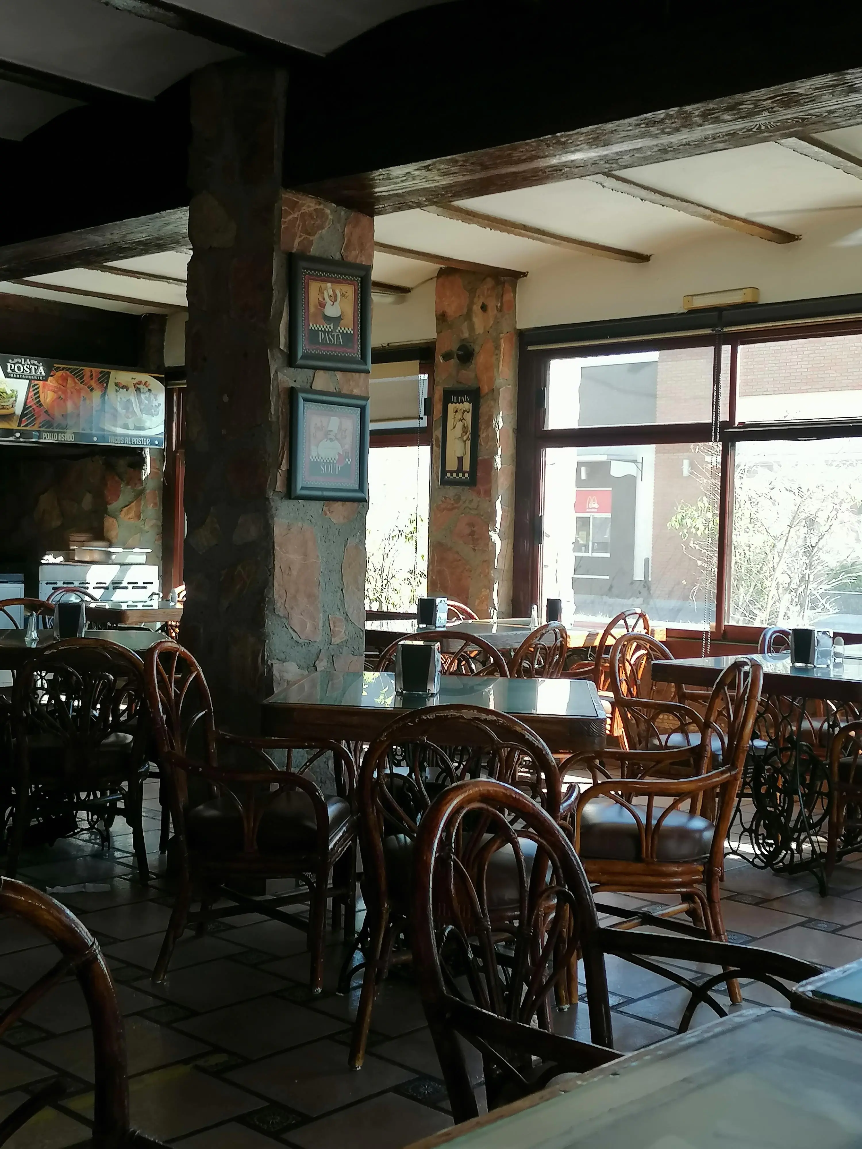 La Posta Restaurante y Bar image 6