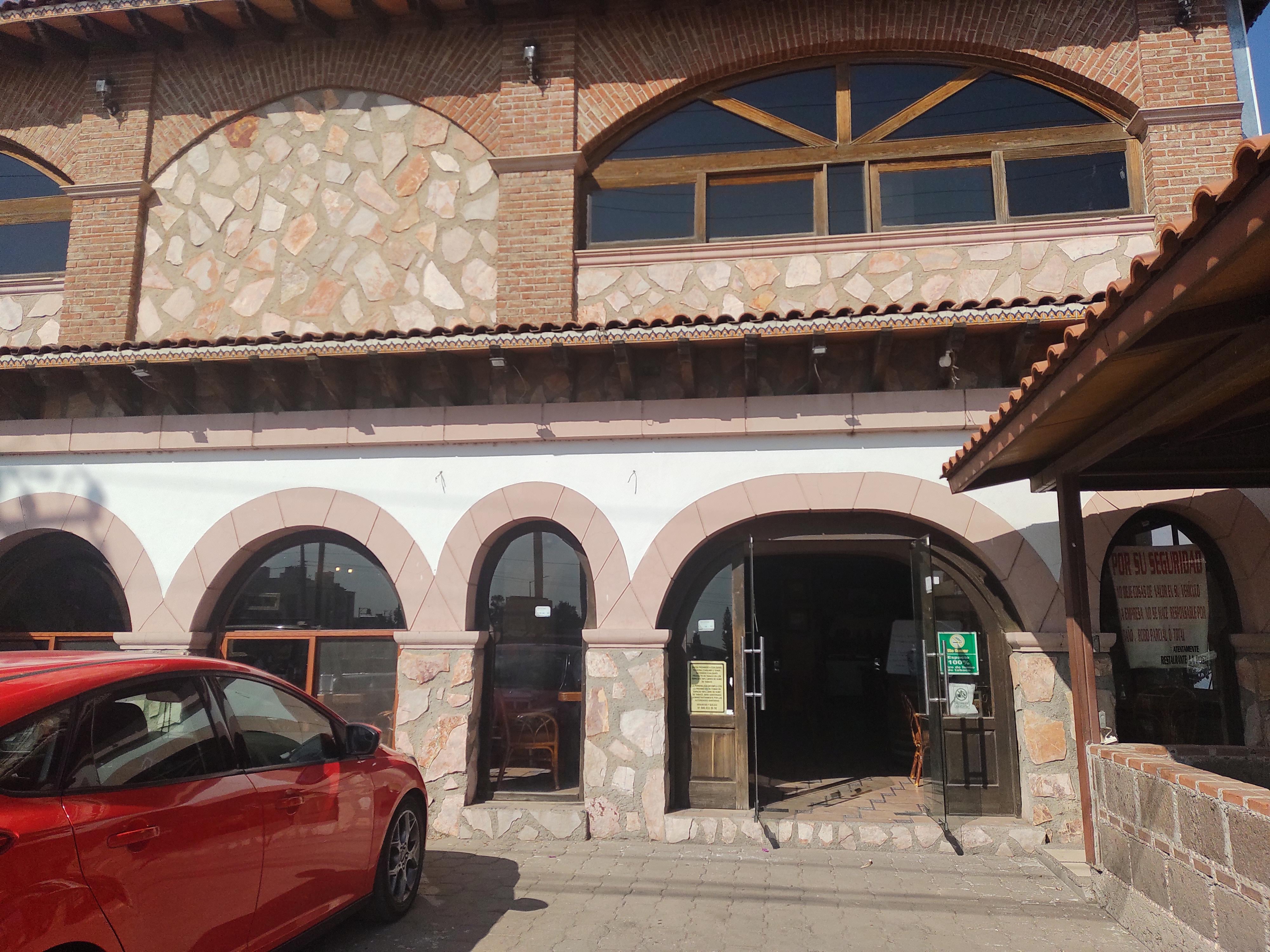 La Posta Restaurante y Bar image 7