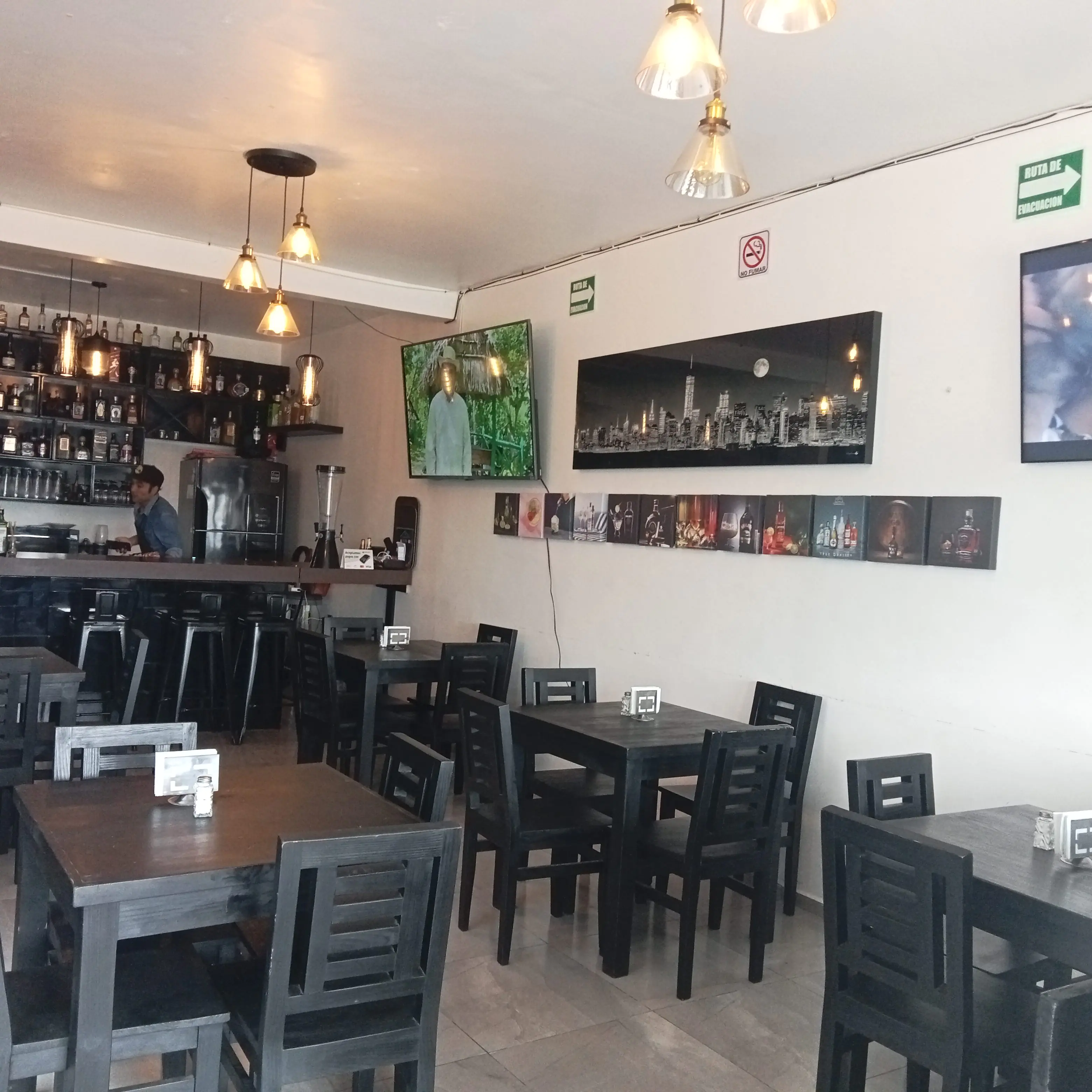 Karussos rest bar image 7