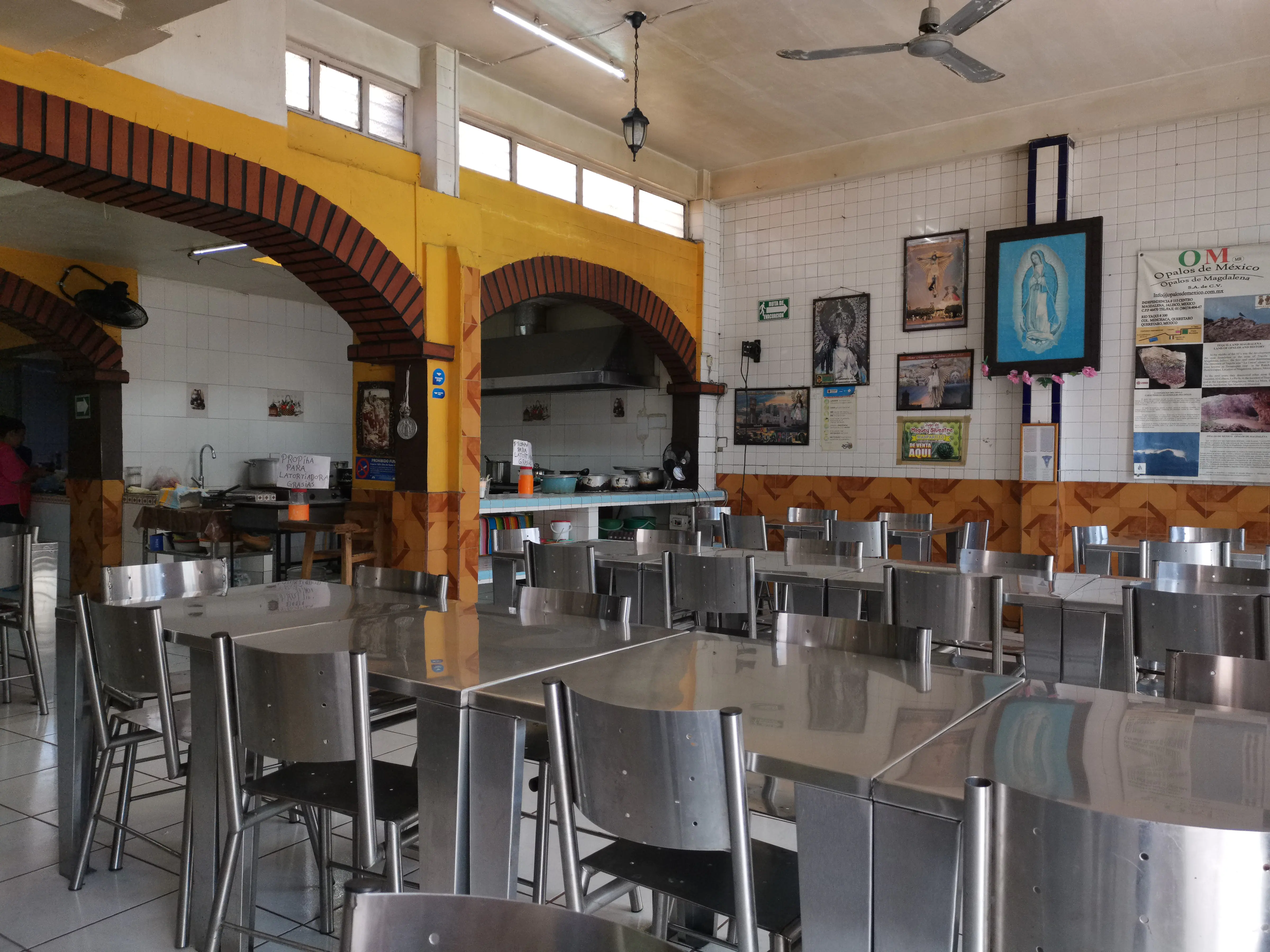 Fonda Lupita image 4