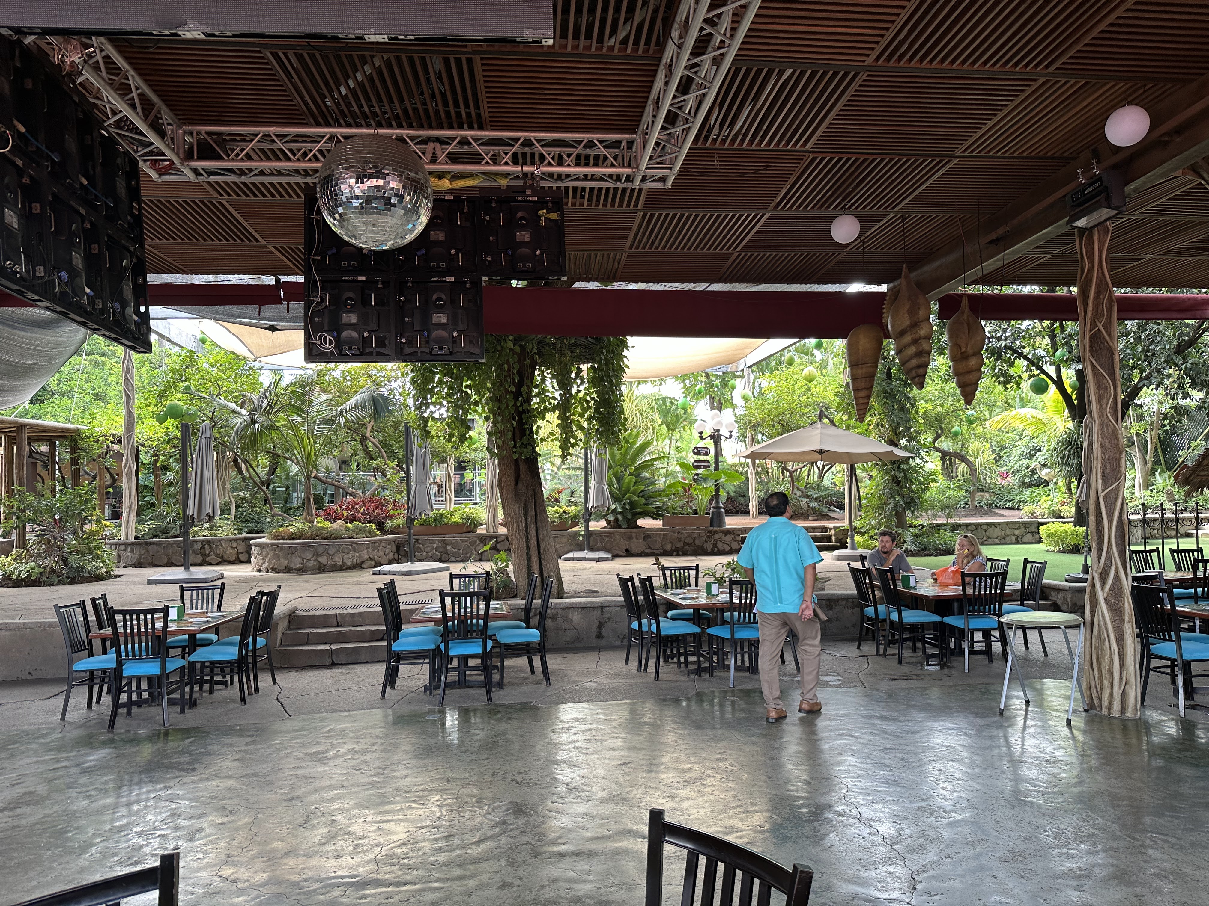 Los Limones Restaurant image 3