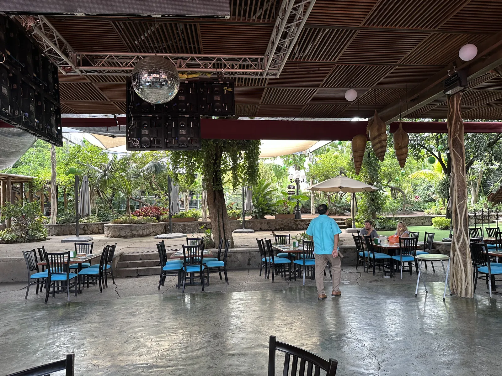 Los Limones Restaurant image 3