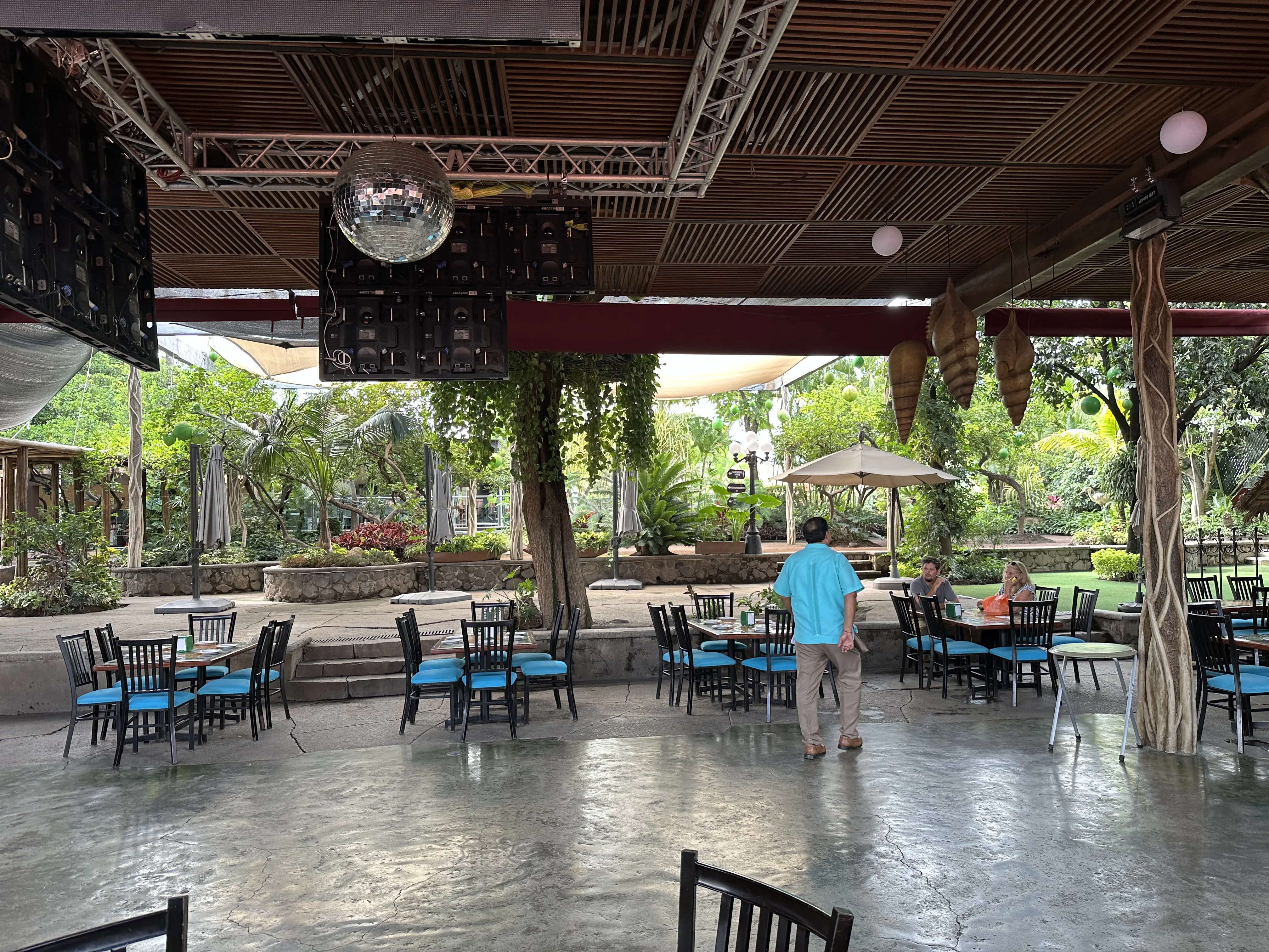 Los Limones Restaurant image 3