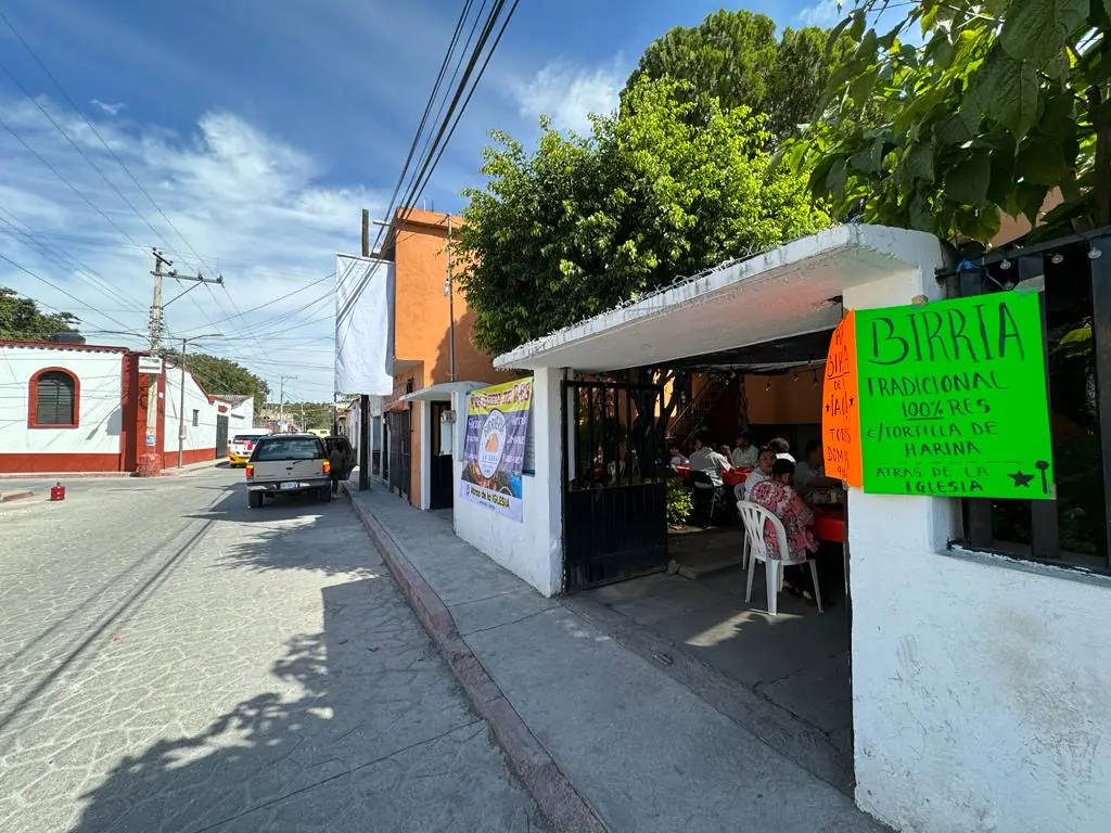 Birrieria “la cura” image 6