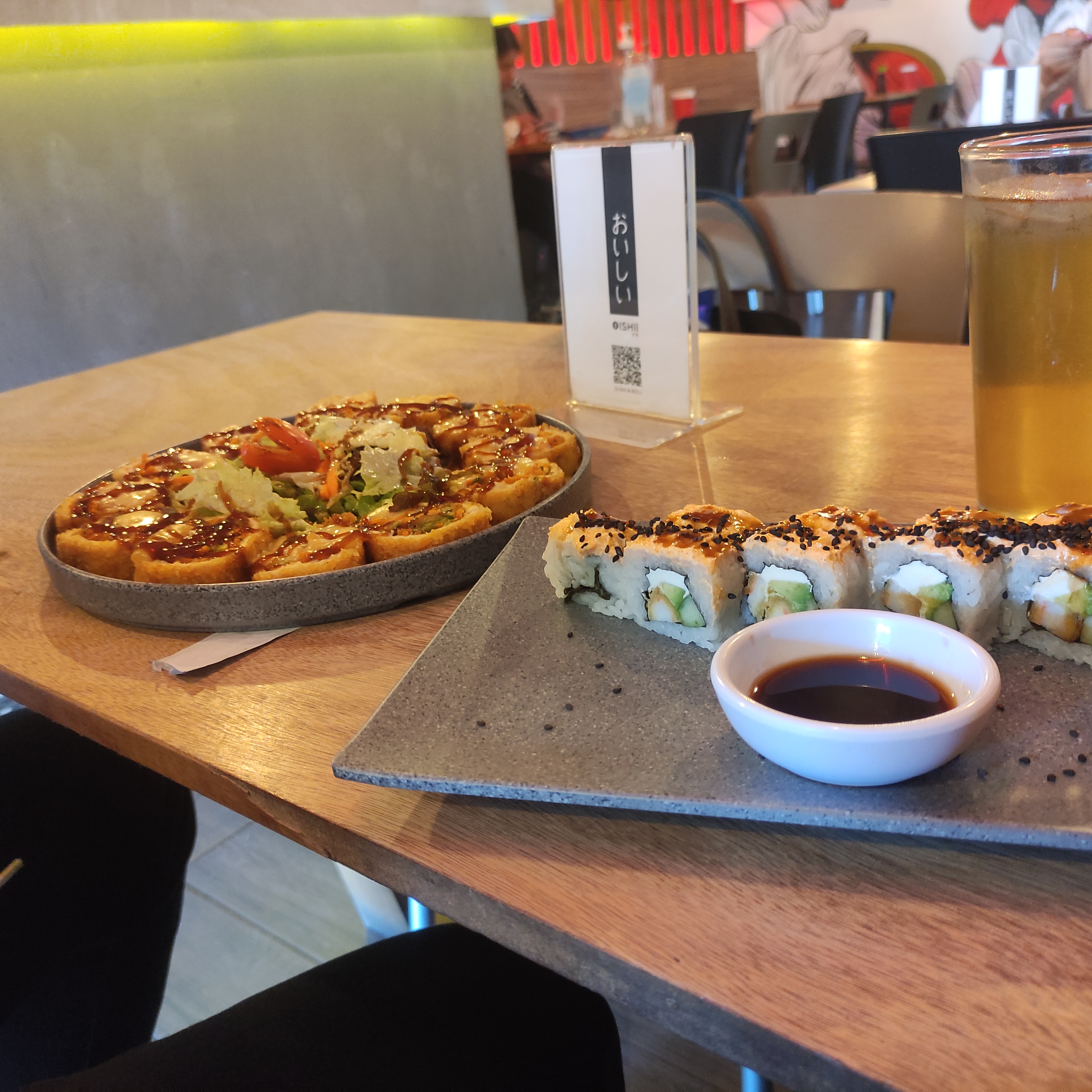 Oishii Sushi & Roll image 3