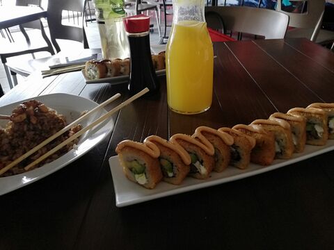 Oishii Sushi & Roll image 5