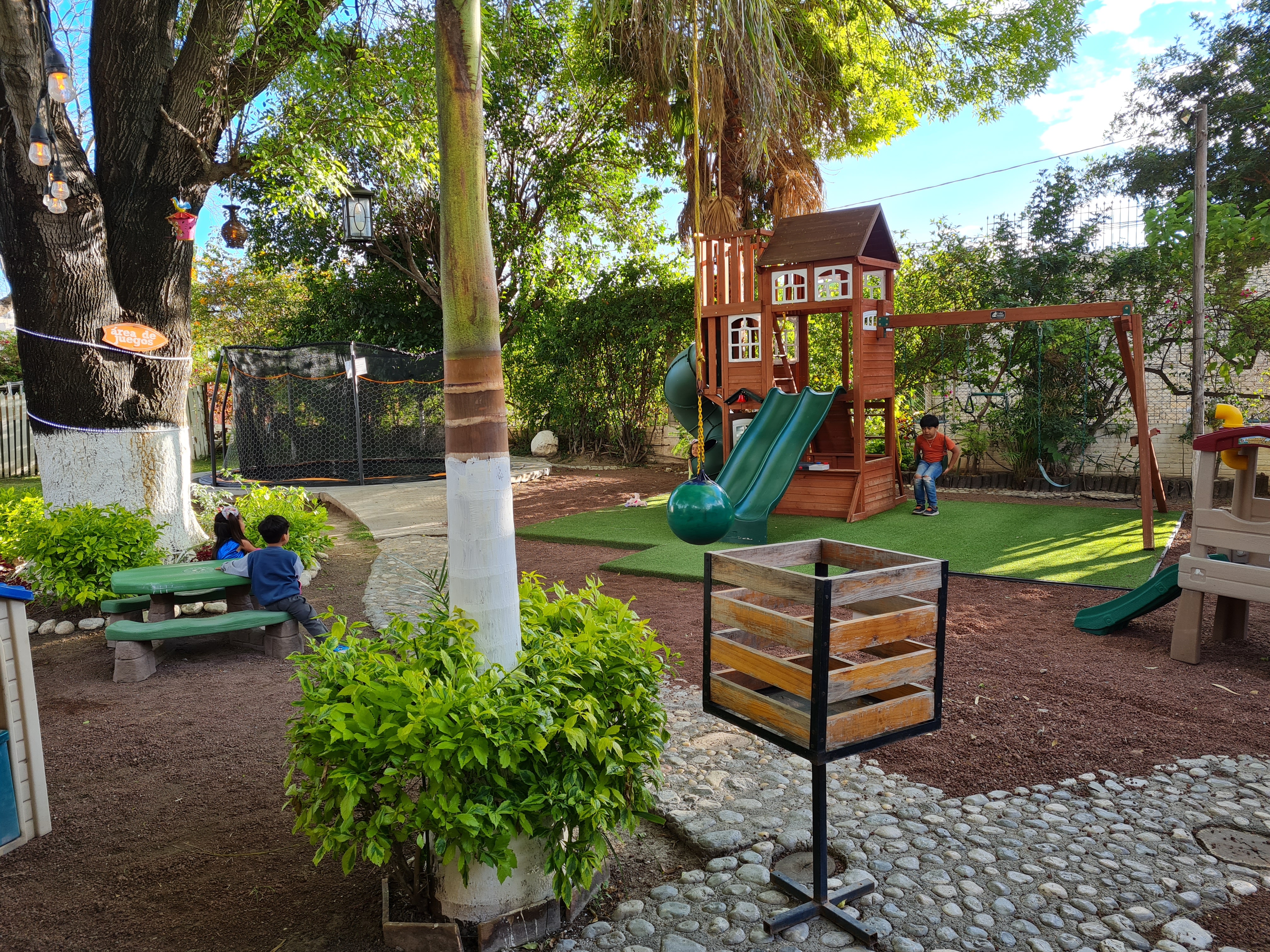 El Tilingo Lingo image 5